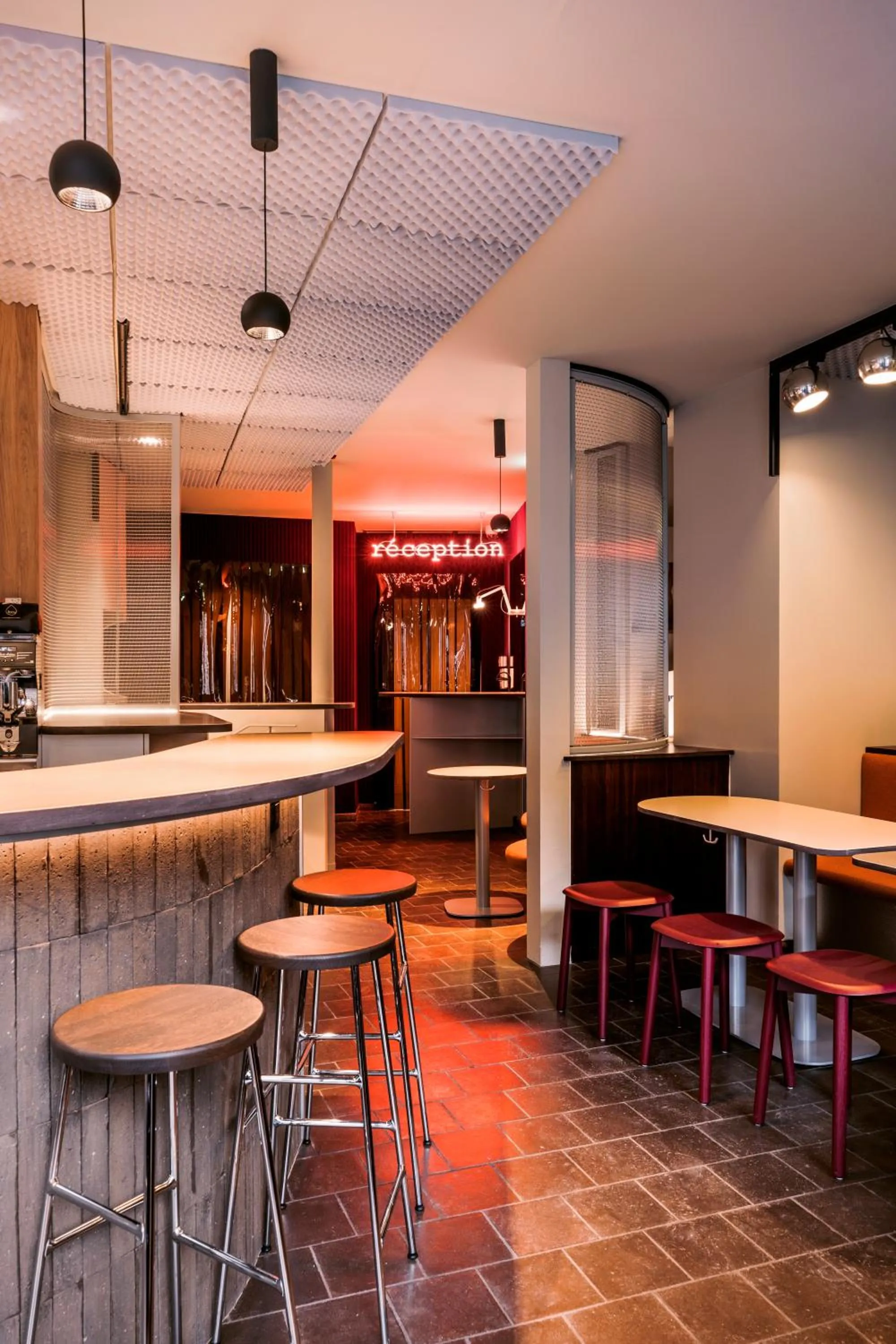 Restaurant/places to eat in Hotel Paradiso