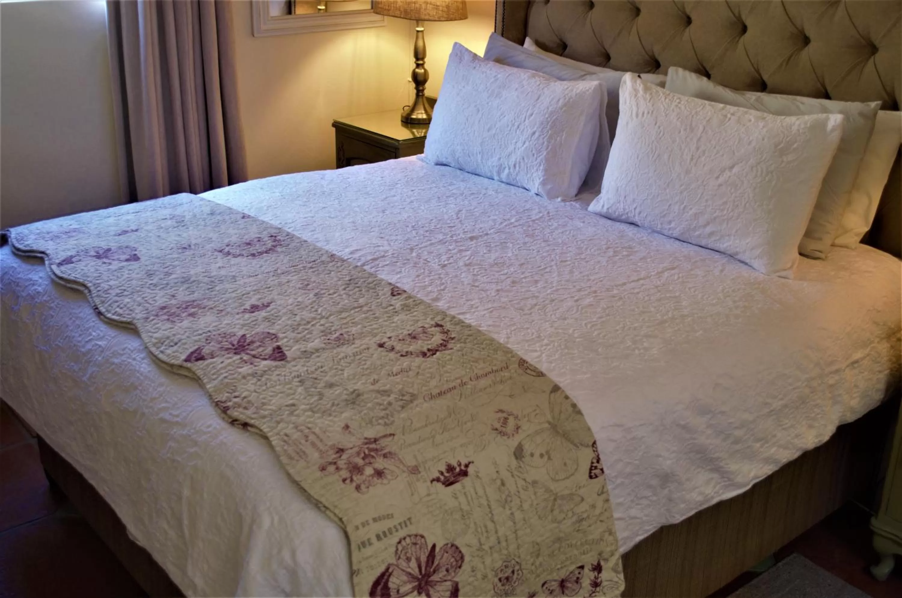 Bedroom, Bed in 79 On Ridge