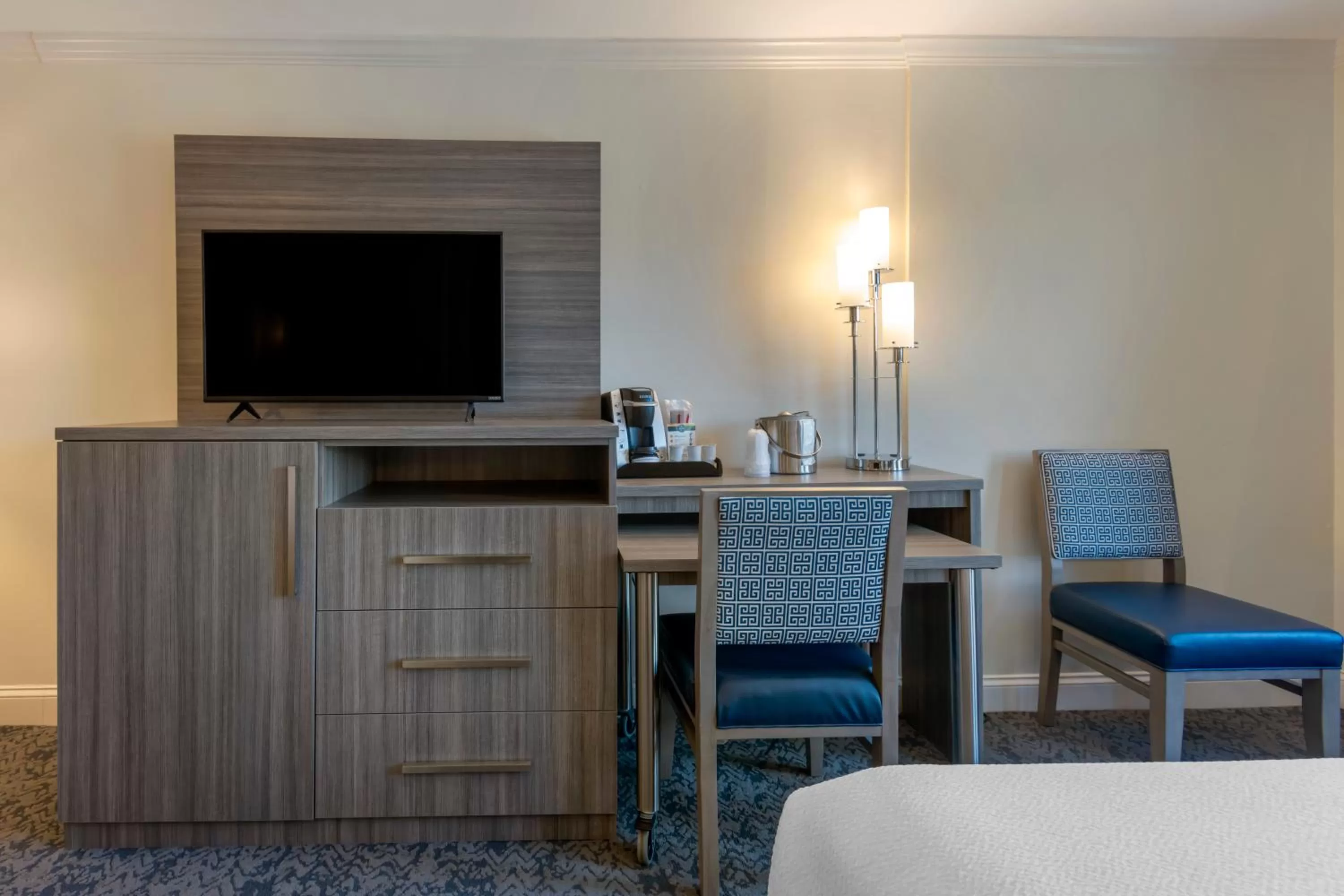 Seating area in Union Bluff Hotel & Meeting House