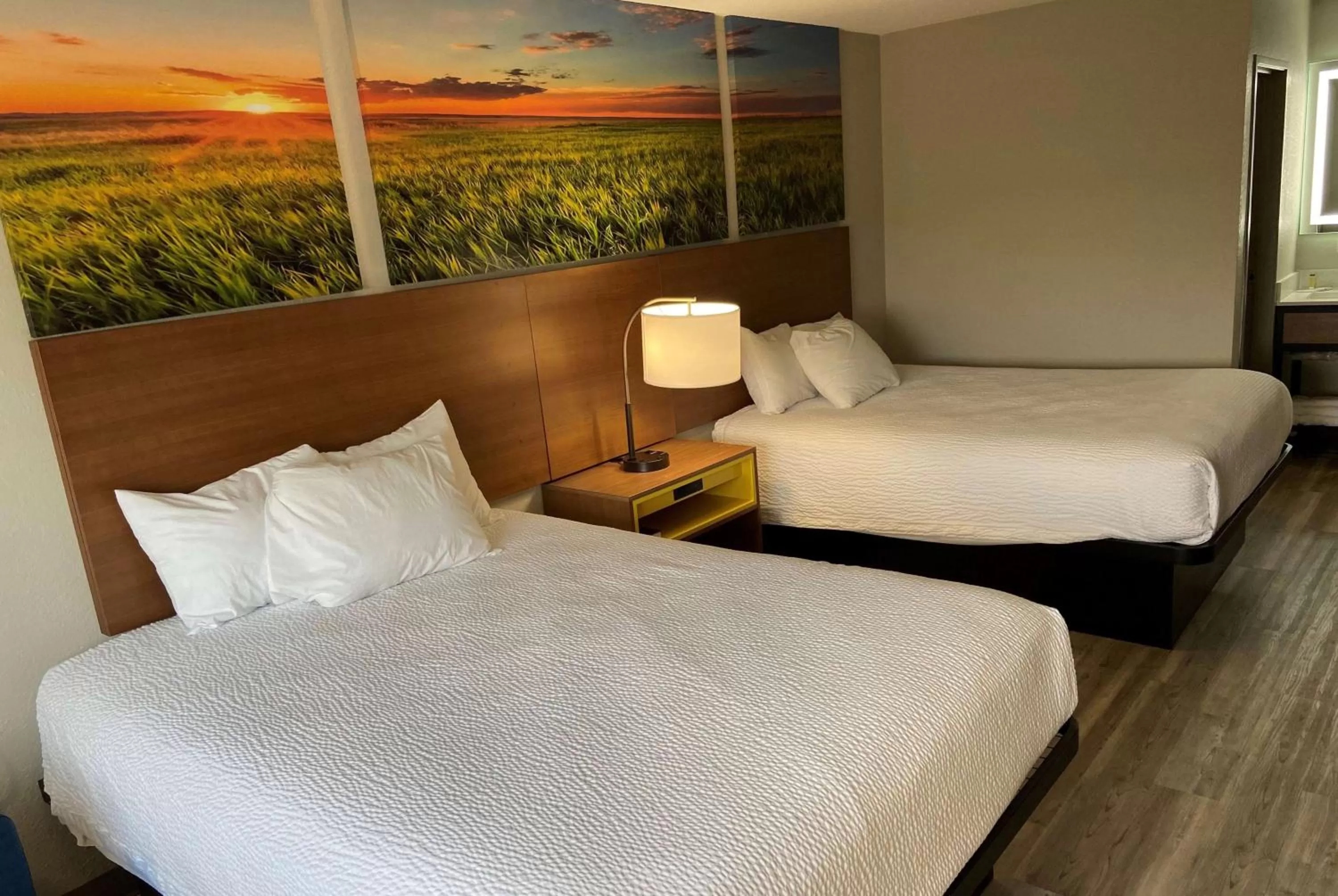 Photo of the whole room, Bed in Days Inn by Wyndham Ankeny - Des Moines