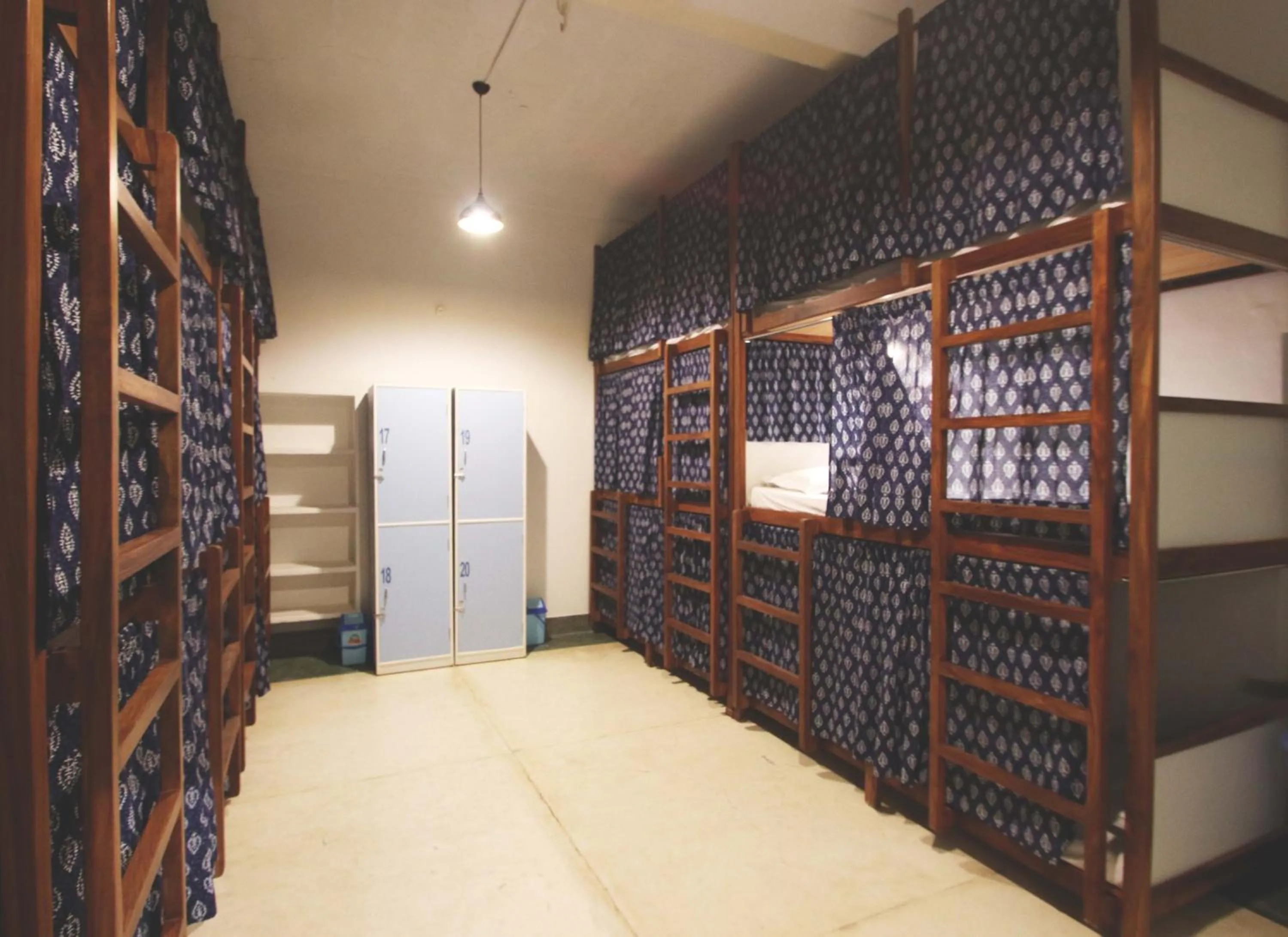 bunk bed in Jaipur Jantar Hostel