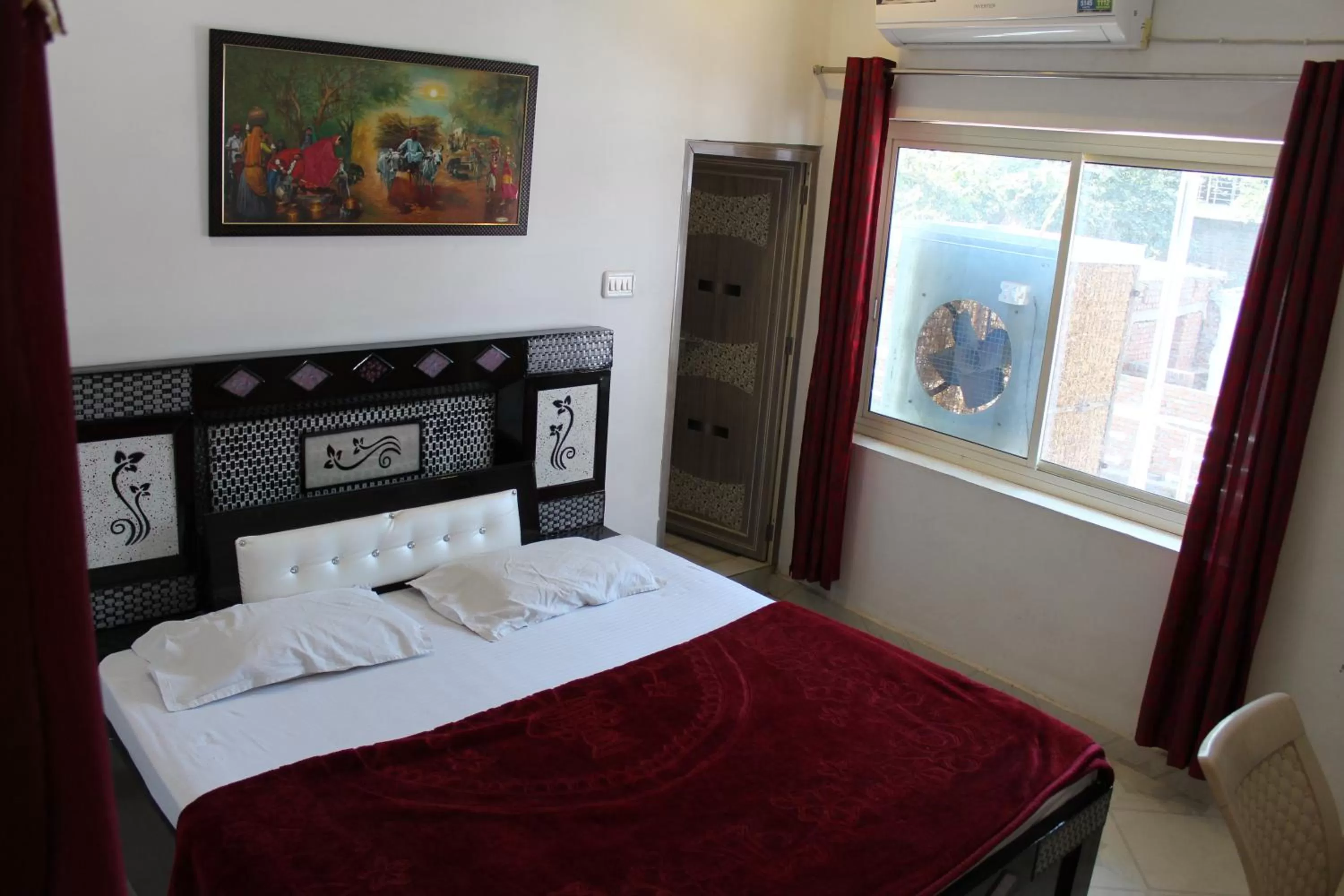 Bed in Best B&B in Orchha