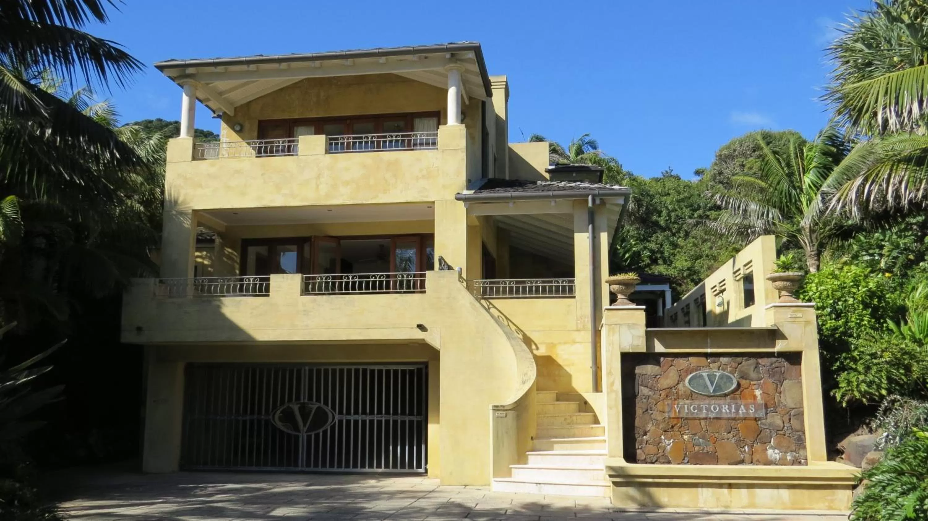 Property Building in Victoria's At Wategos