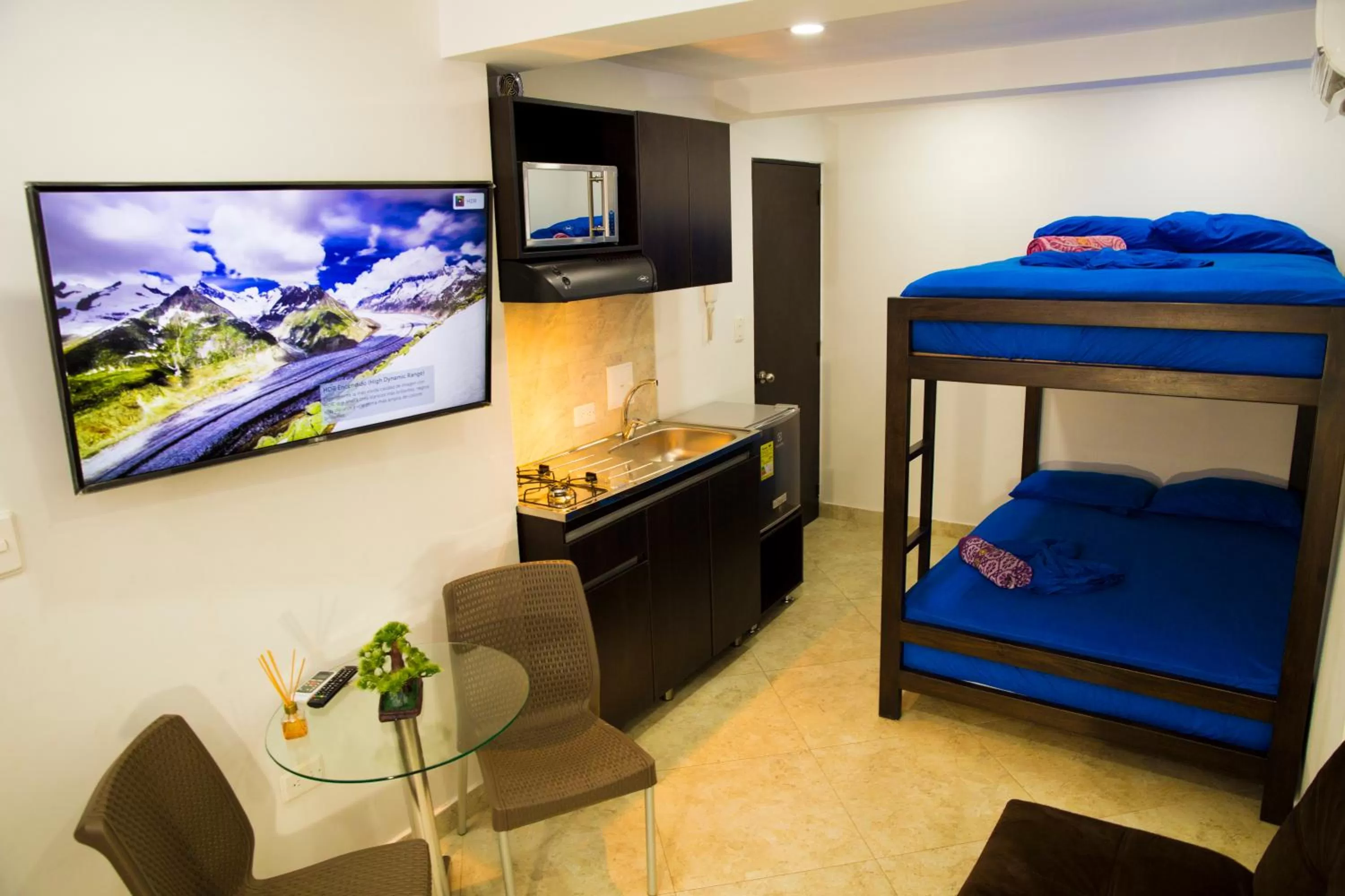 Kitchen or kitchenette, Bed in Hollywood Beach Suite