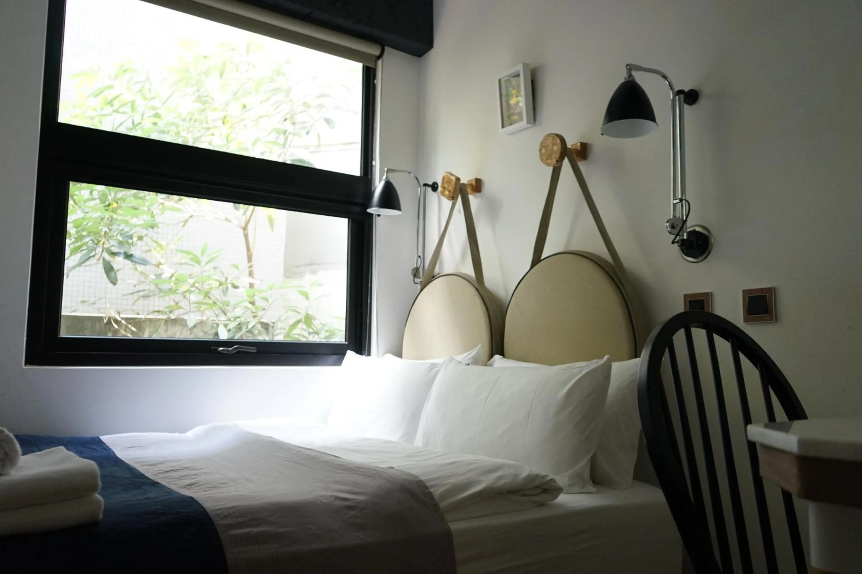 Garden view, Bed in NiHao Café Hotel