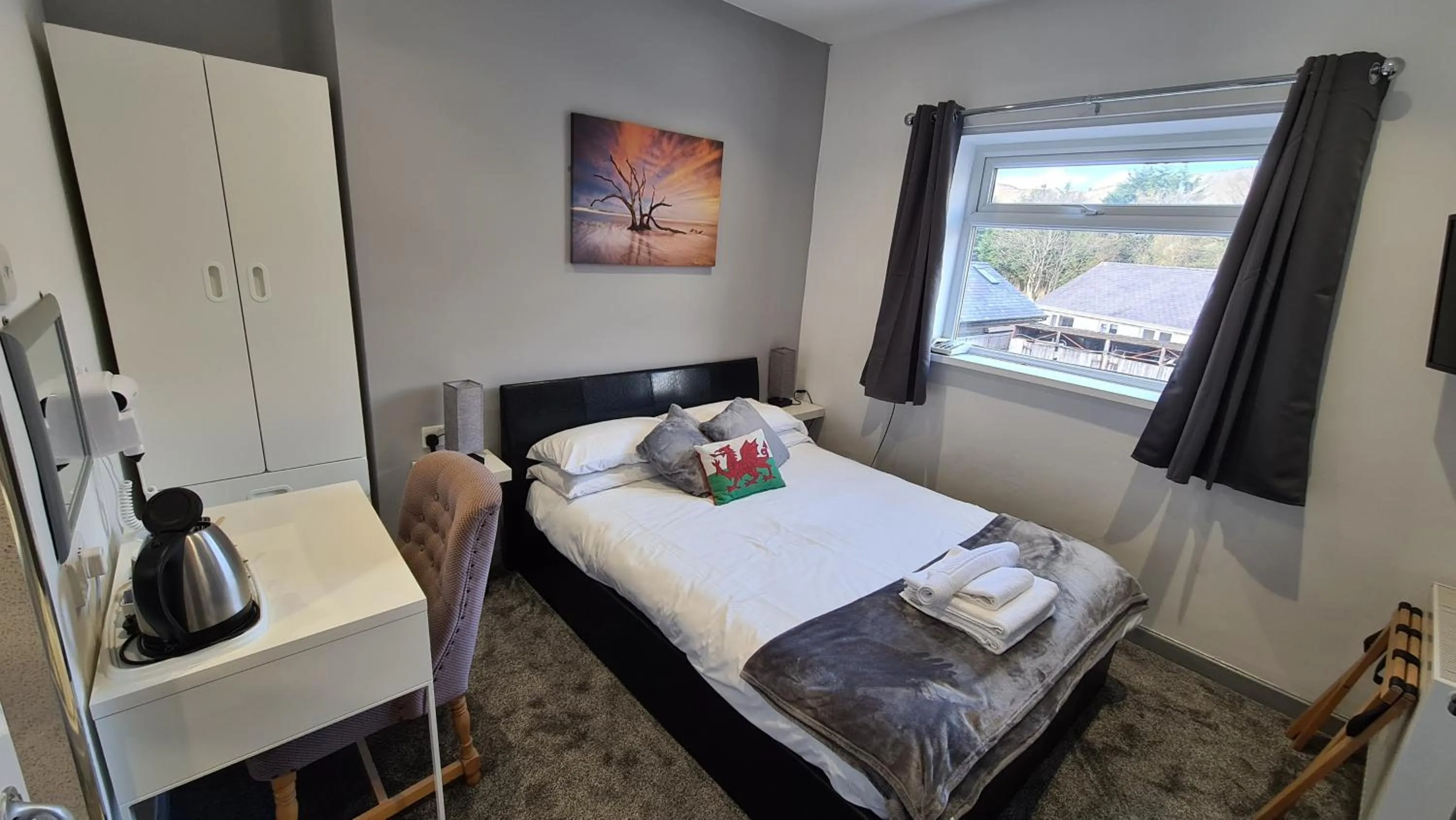 Bedroom, Bed in Y Gwynedd Inn