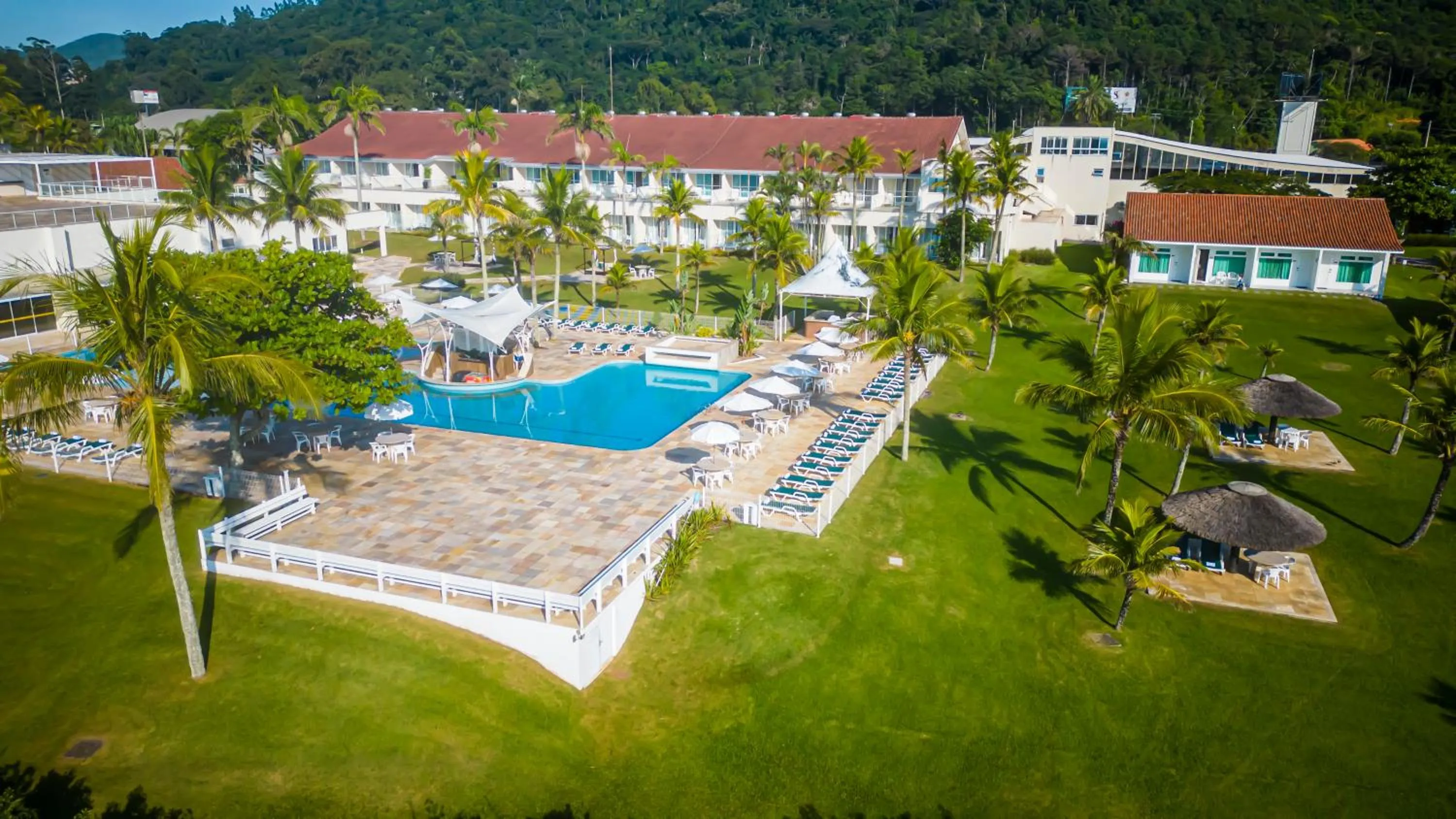 Property building in Itapema Beach Hotel & Convention
