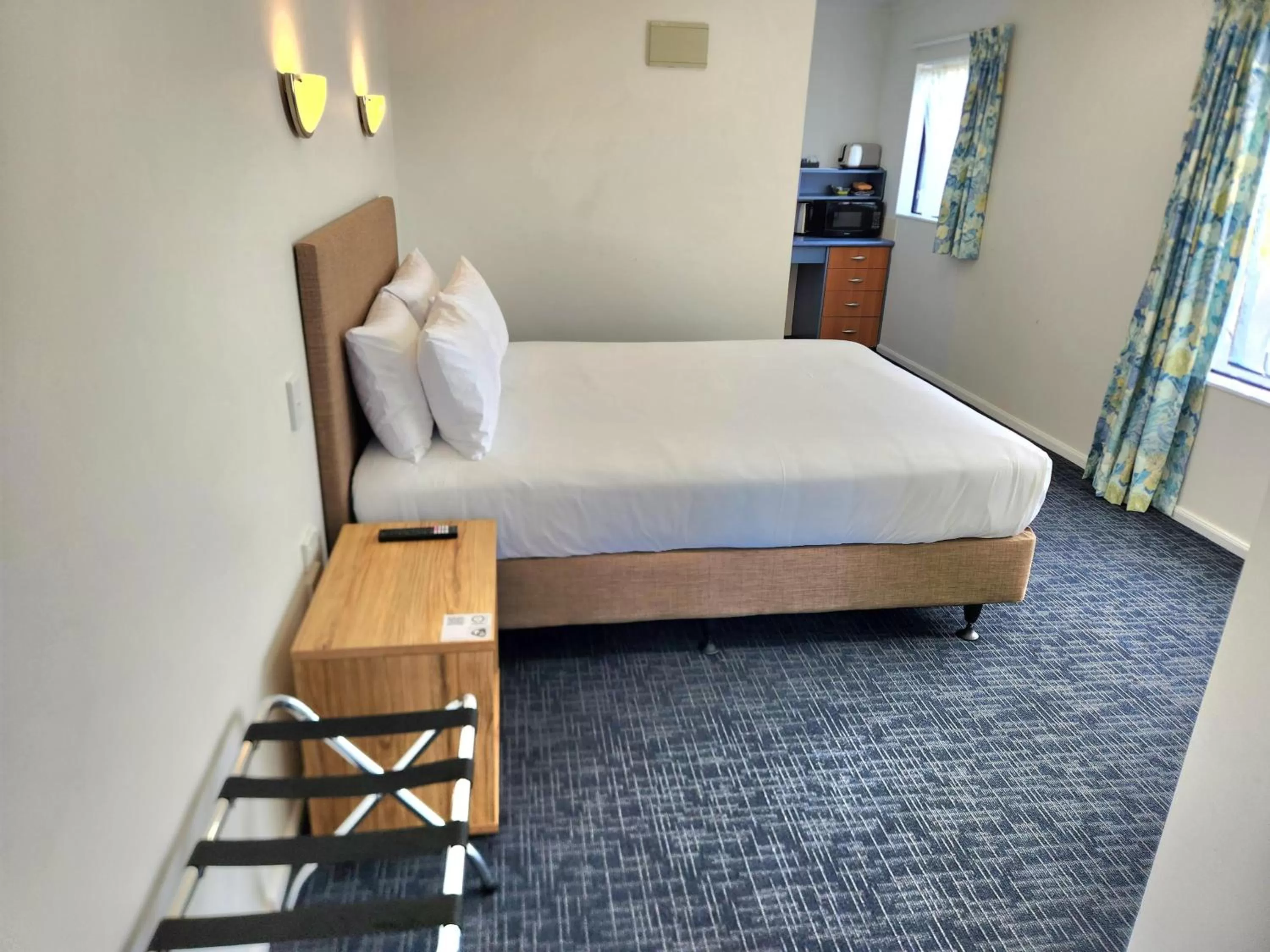 Bed in Botany Palms Motel