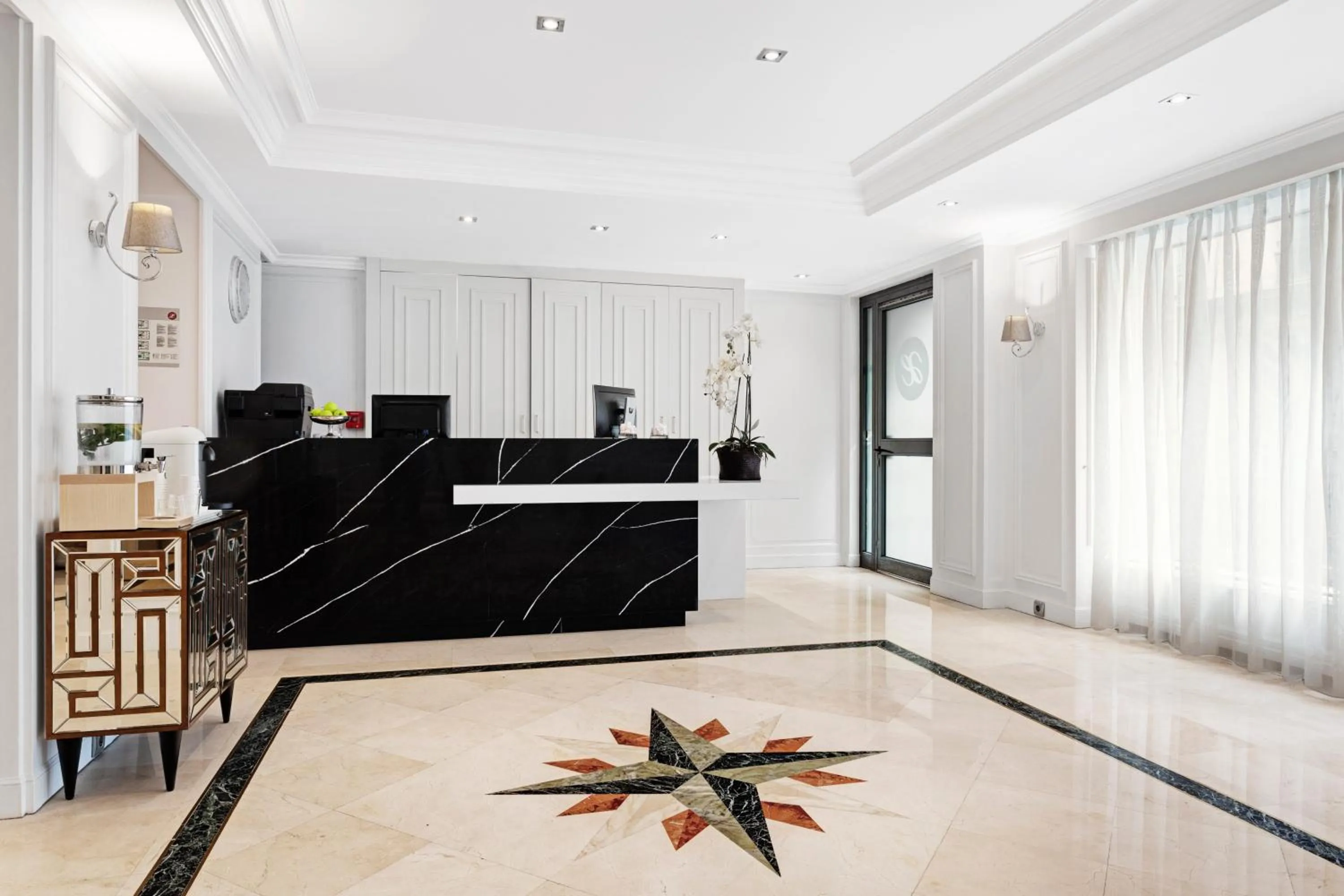 Lobby or reception in Exe Paris Centre