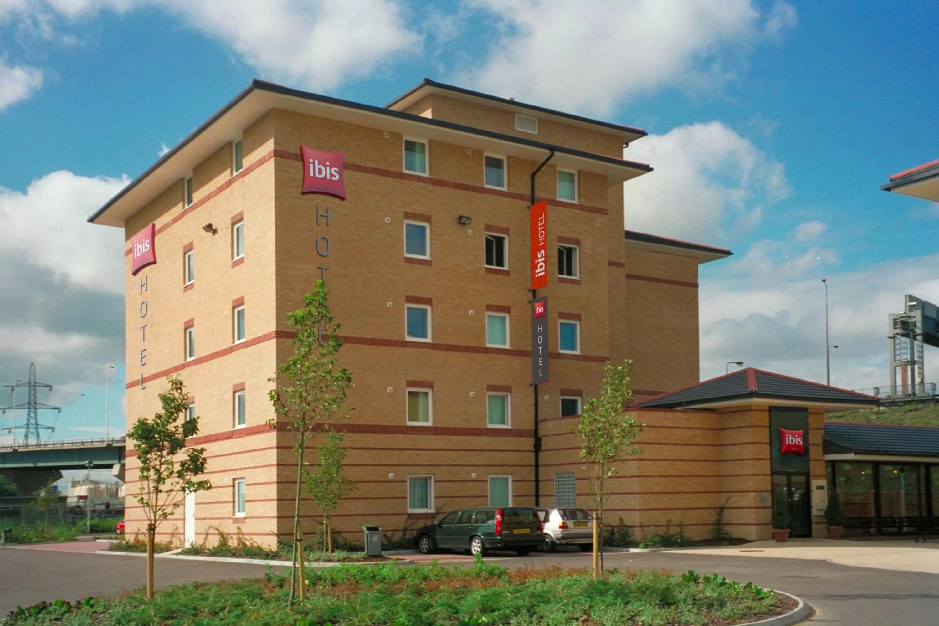 Facade/entrance in ibis London Thurrock M25