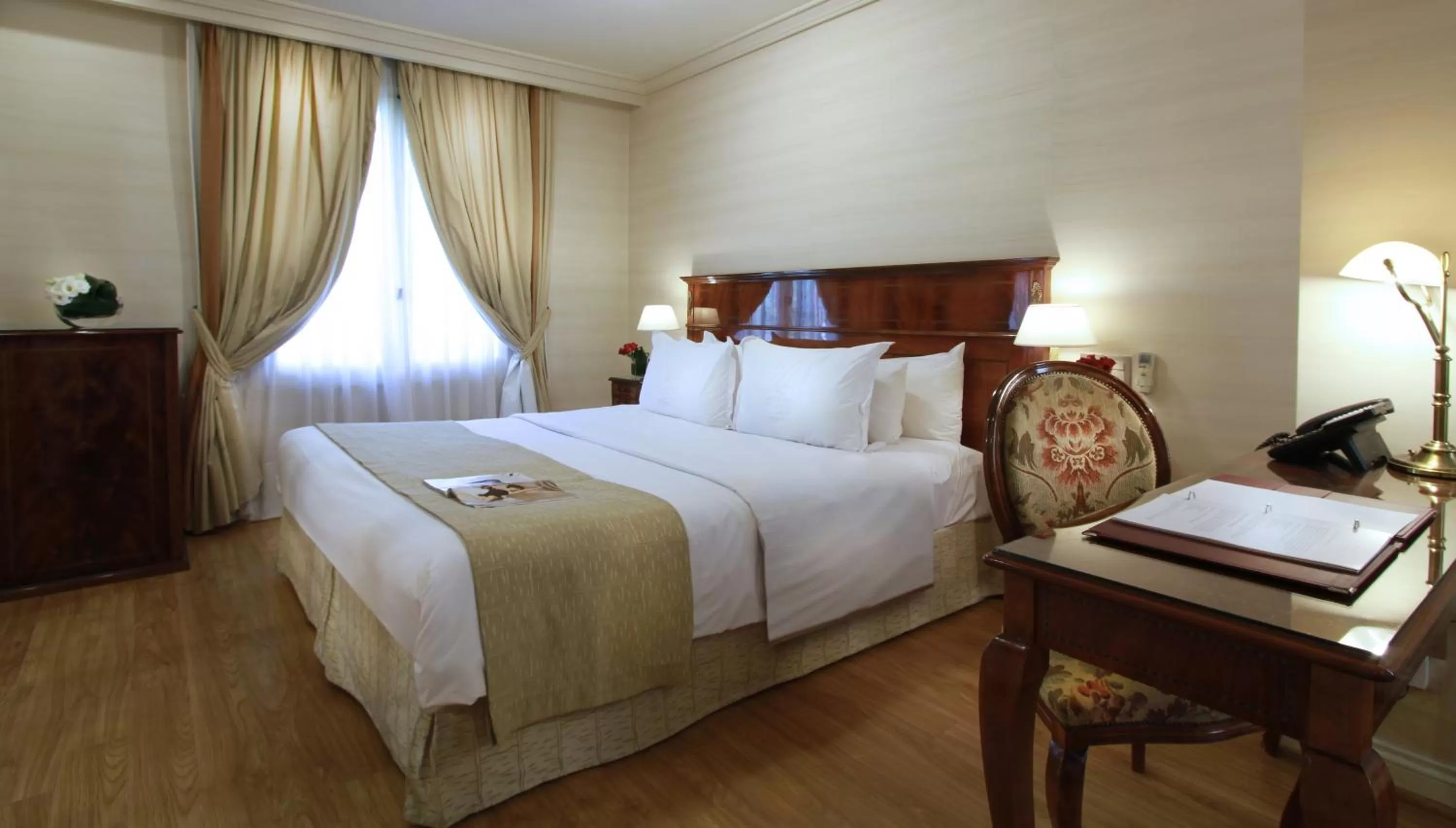 Photo of the whole room, Bed in Melia Recoleta Plaza Hotel