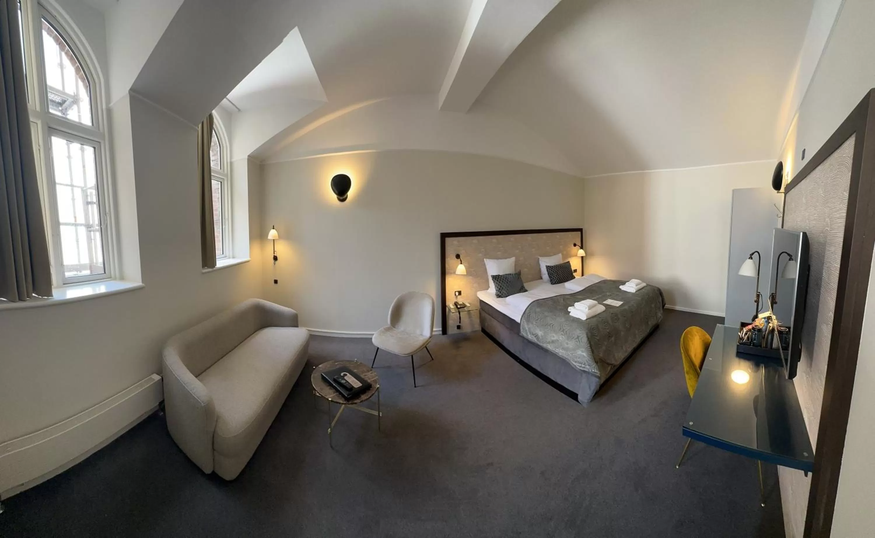 Superior Double Room in Ascot Hotel