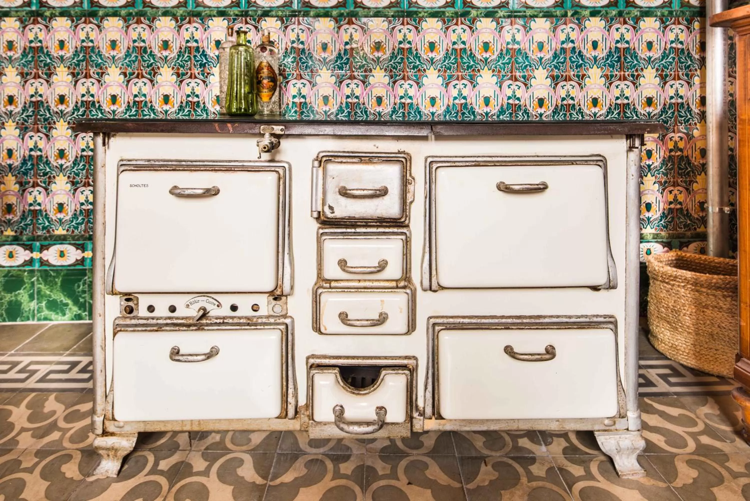 Decorative detail in Lluna Aqua Soller - Adults Recommended