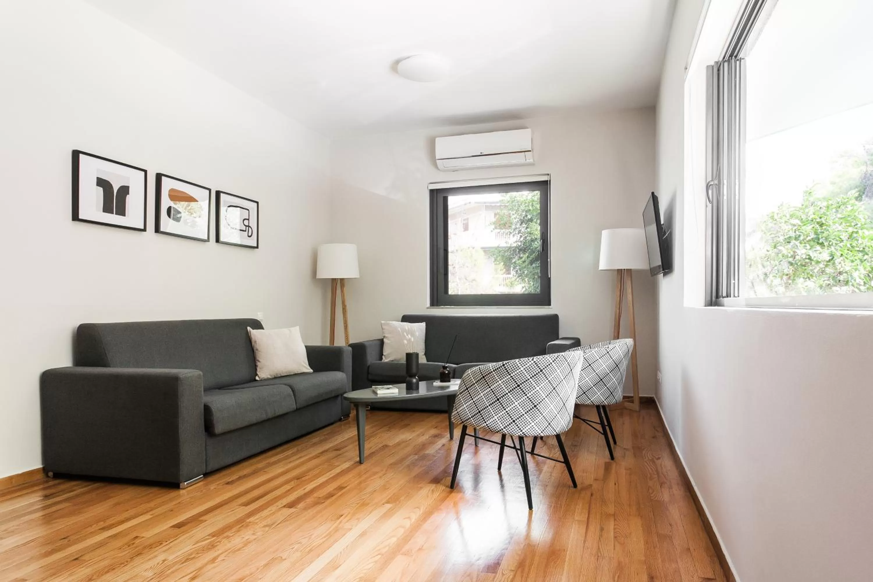 Living room, Seating Area in ZOIA The Hill by UPSTREET