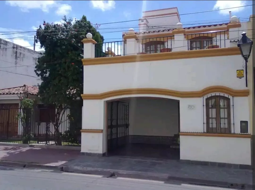Property Building in Caseros 44 B&B