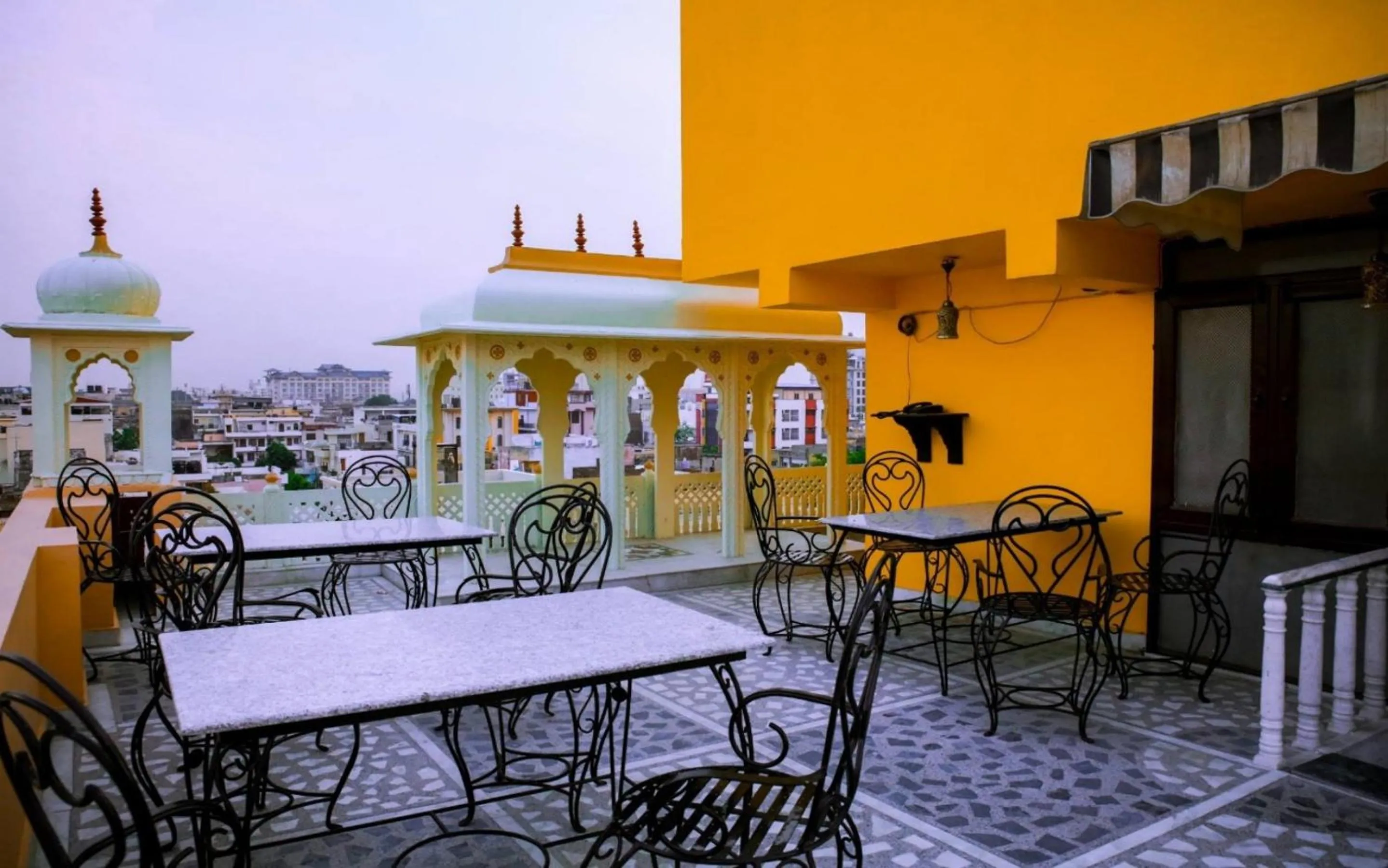 Restaurant/places to eat in Nahar Singh Haveli