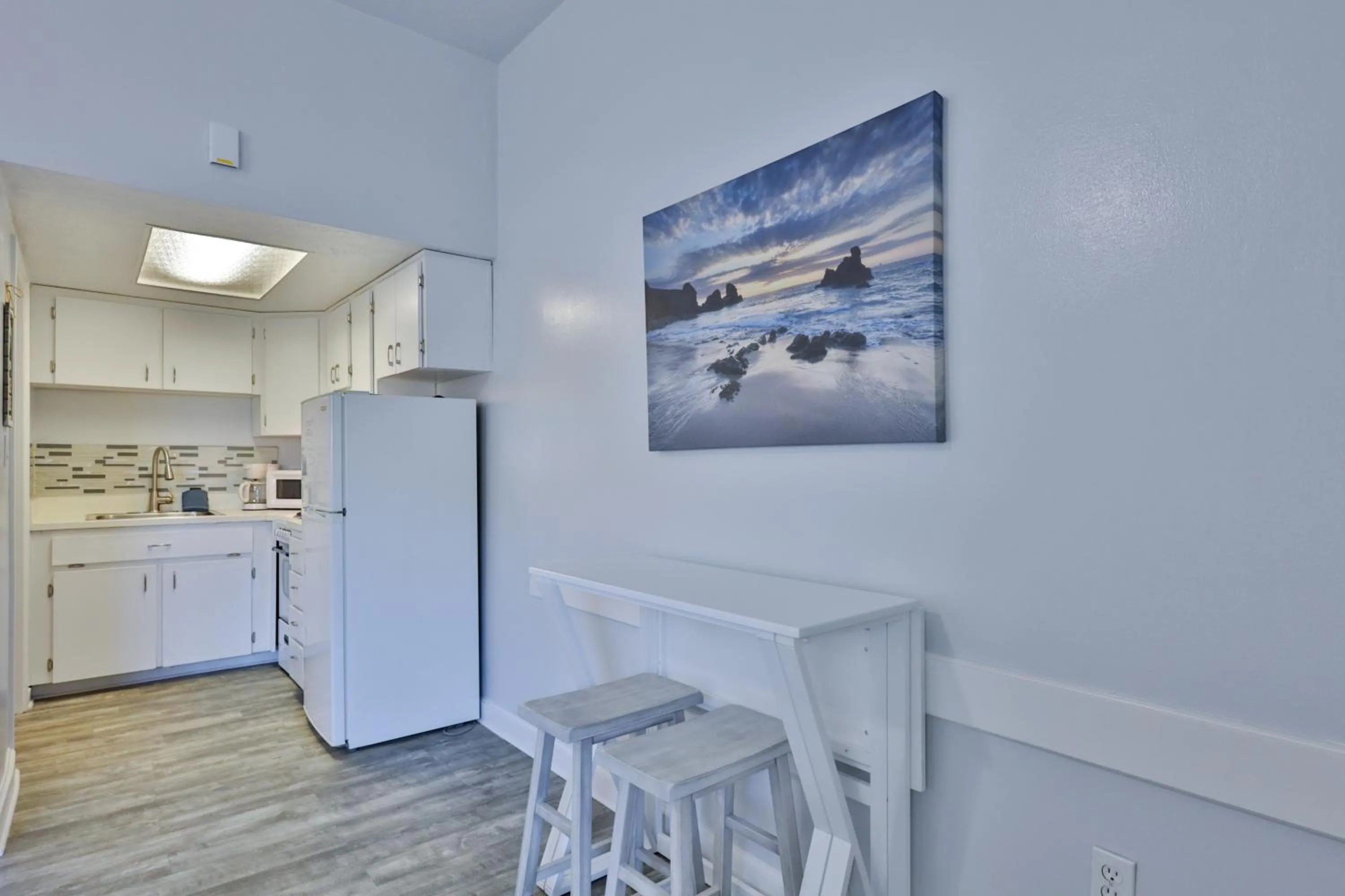 Kitchen or kitchenette in Coastal Waters