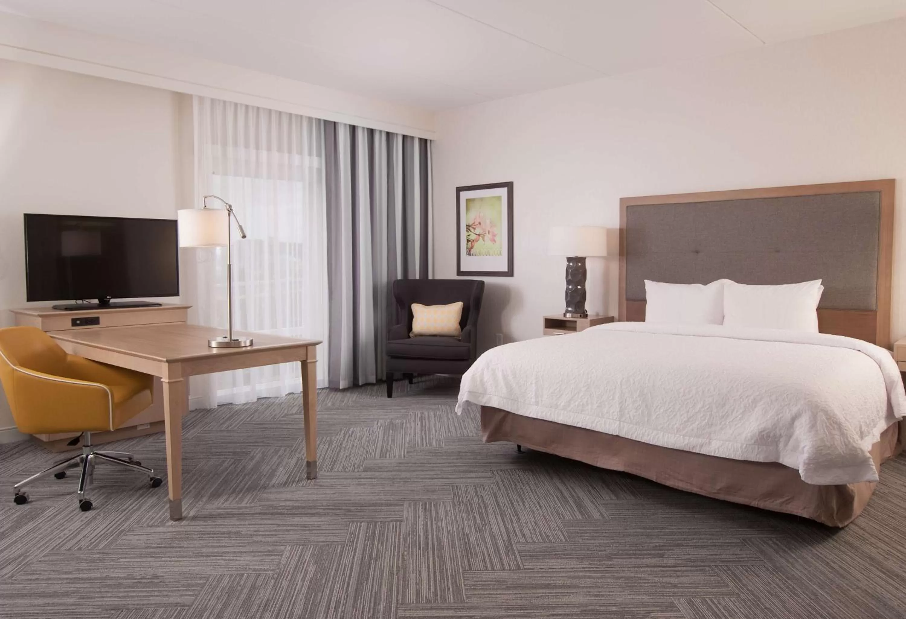 Bed in Hampton Inn & Suites by Hilton Augusta-Washington Rd