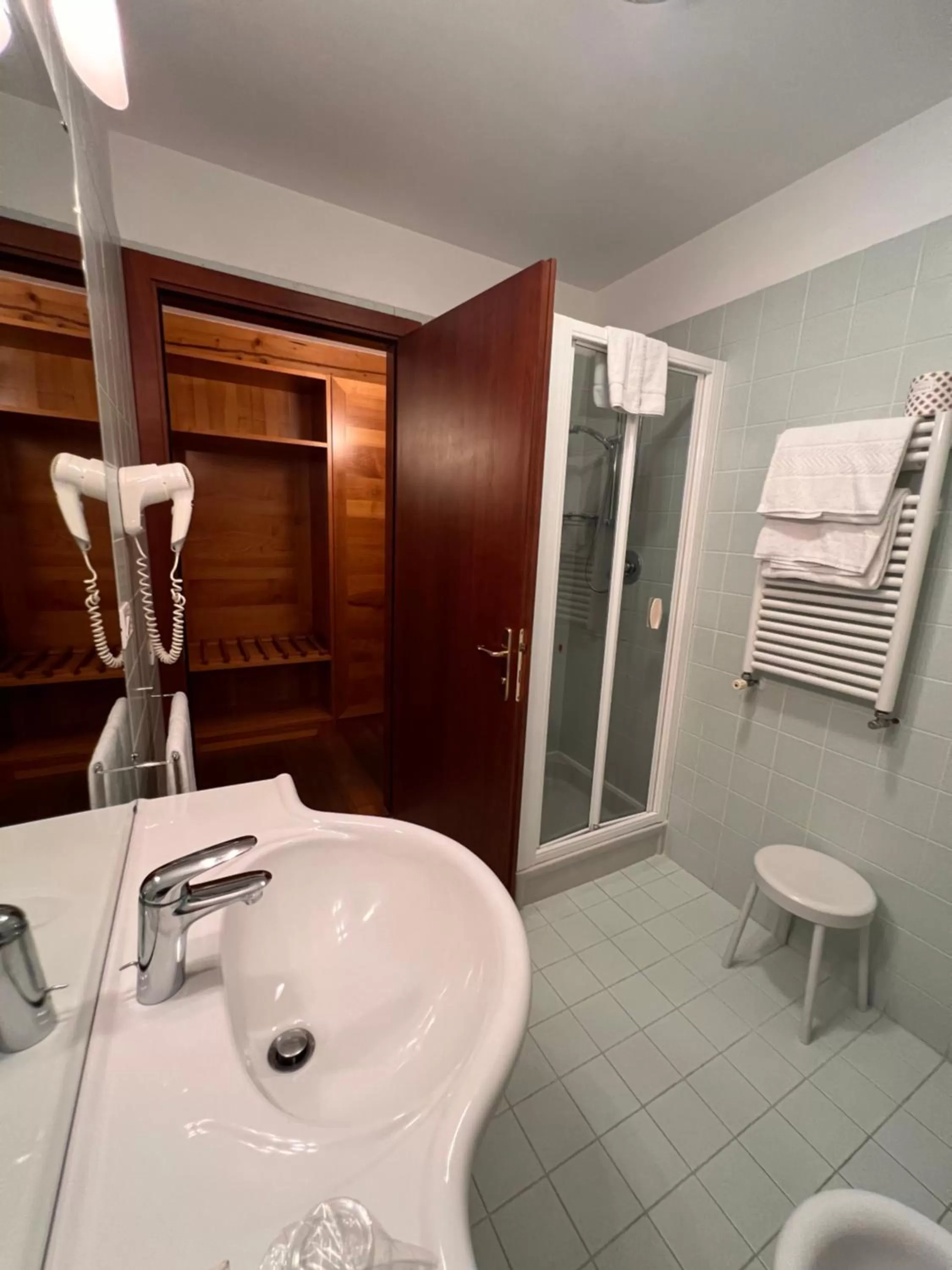 Shower in Hotel Due Torri Tempesta