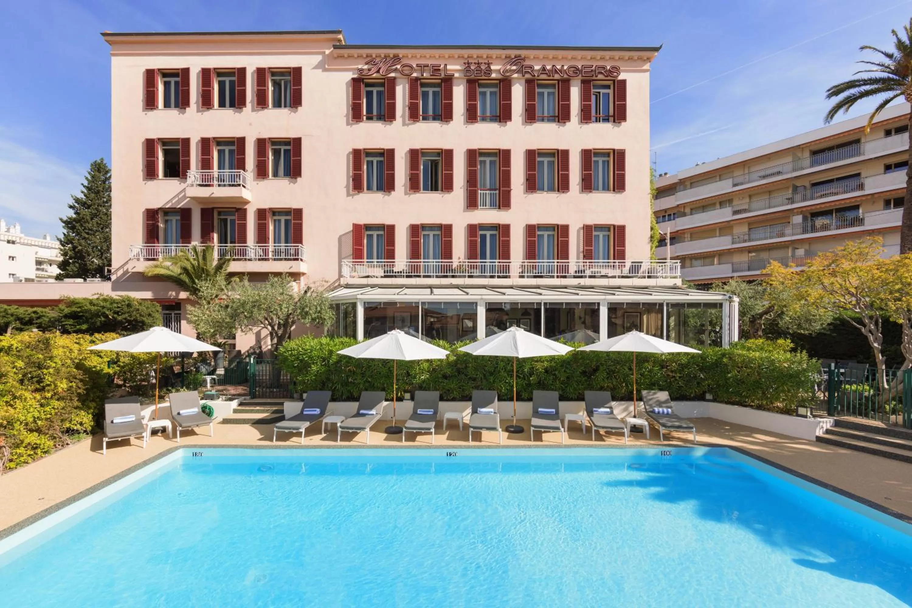 Property building in Best Western Hôtel des Orangers Cannes