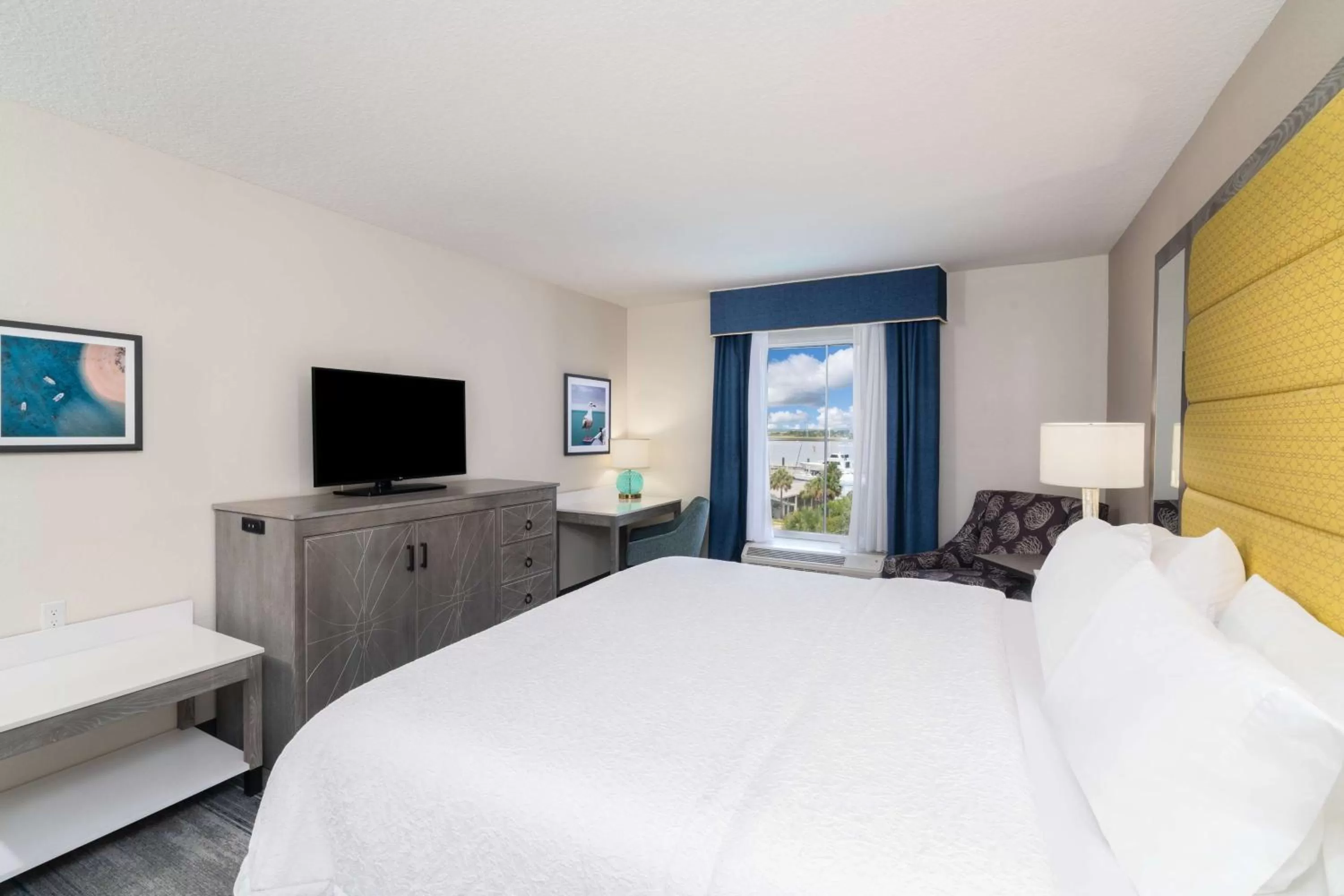 Bedroom, Bed in Hampton Inn & Suites Amelia Island-Historic Harbor Front