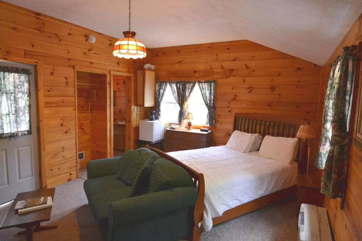 Photo of the whole room, Bed in New England Inn & Lodge