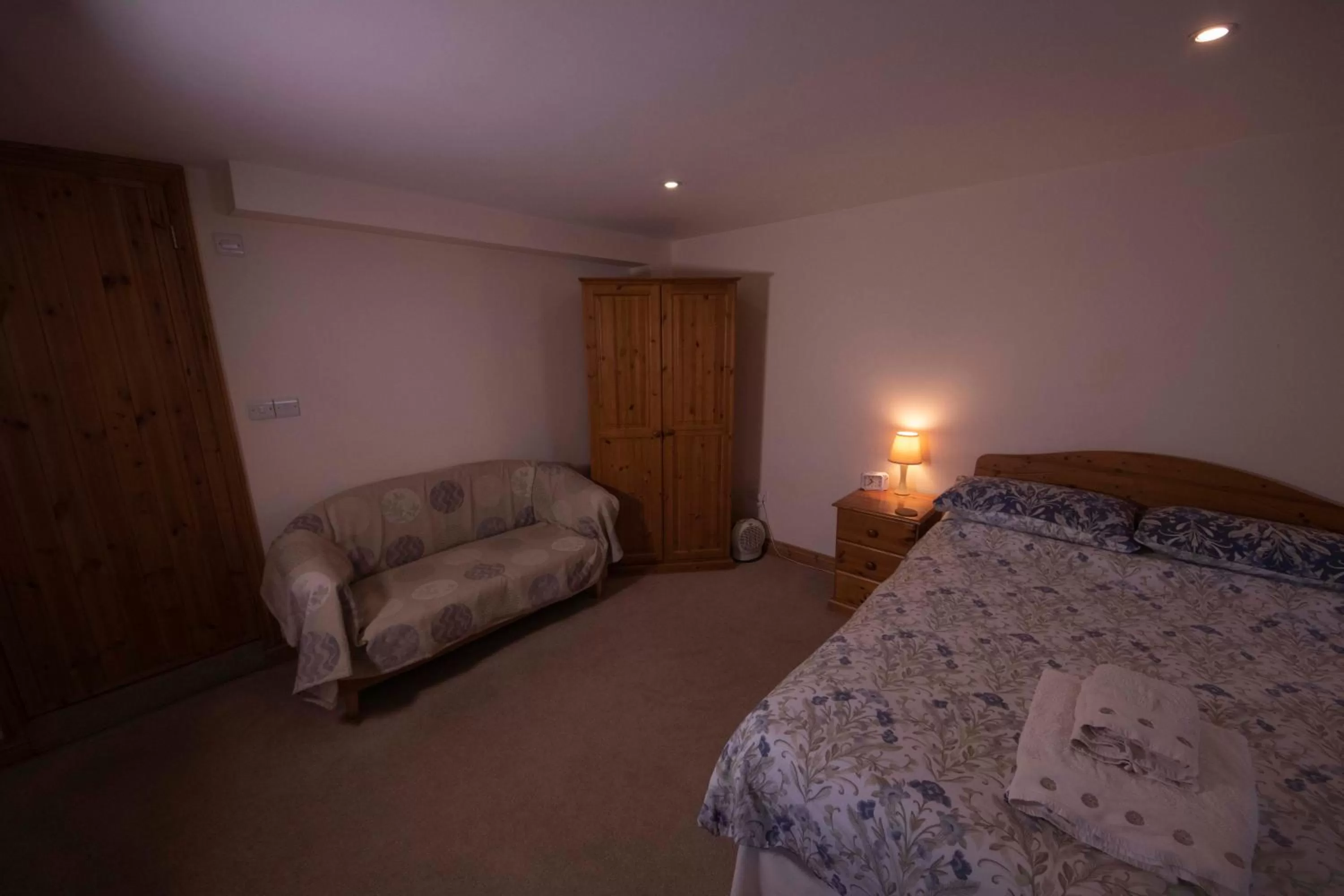 Bedroom in Polhilsa Farm