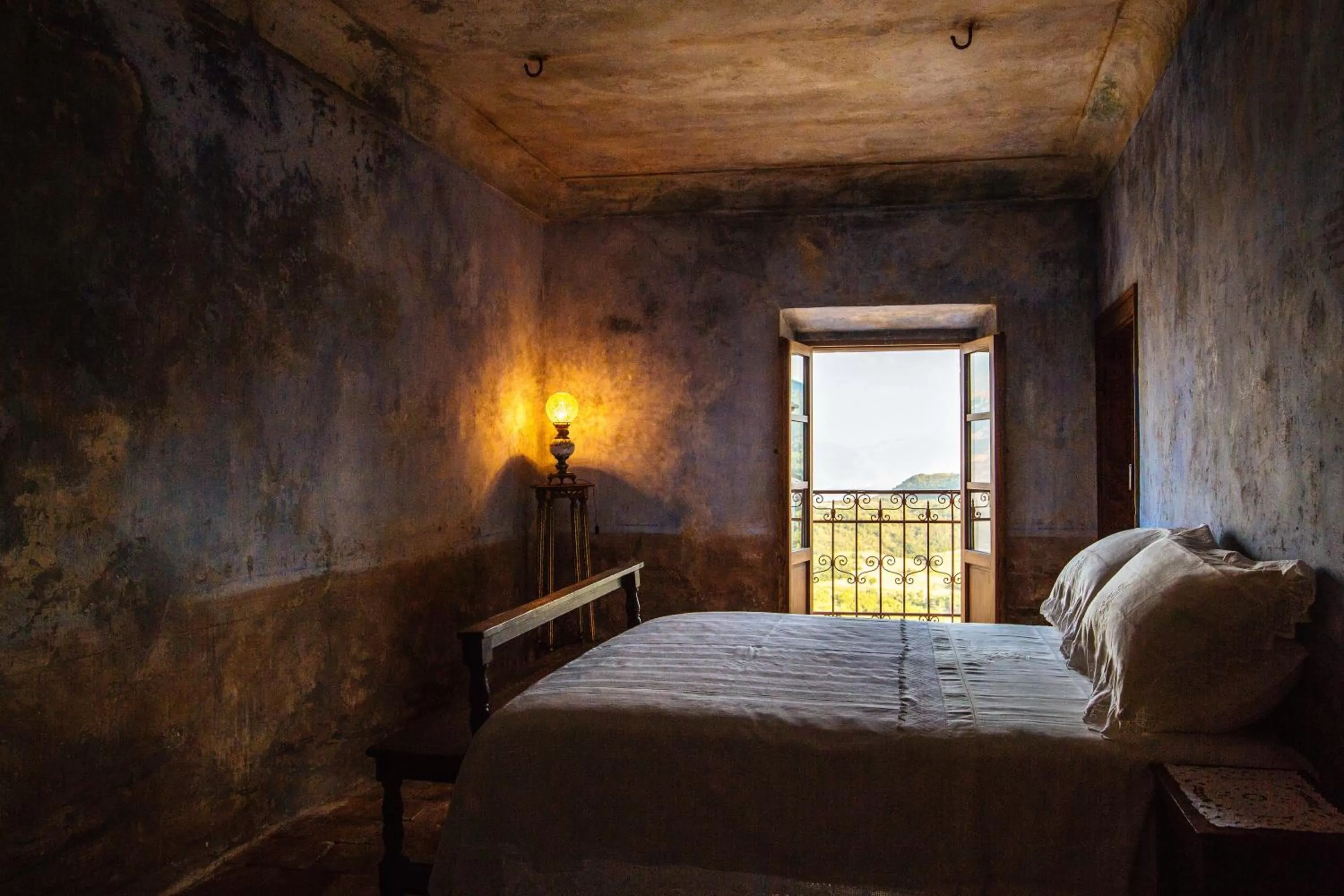 Photo of the whole room, Bed in Charme in Perillis