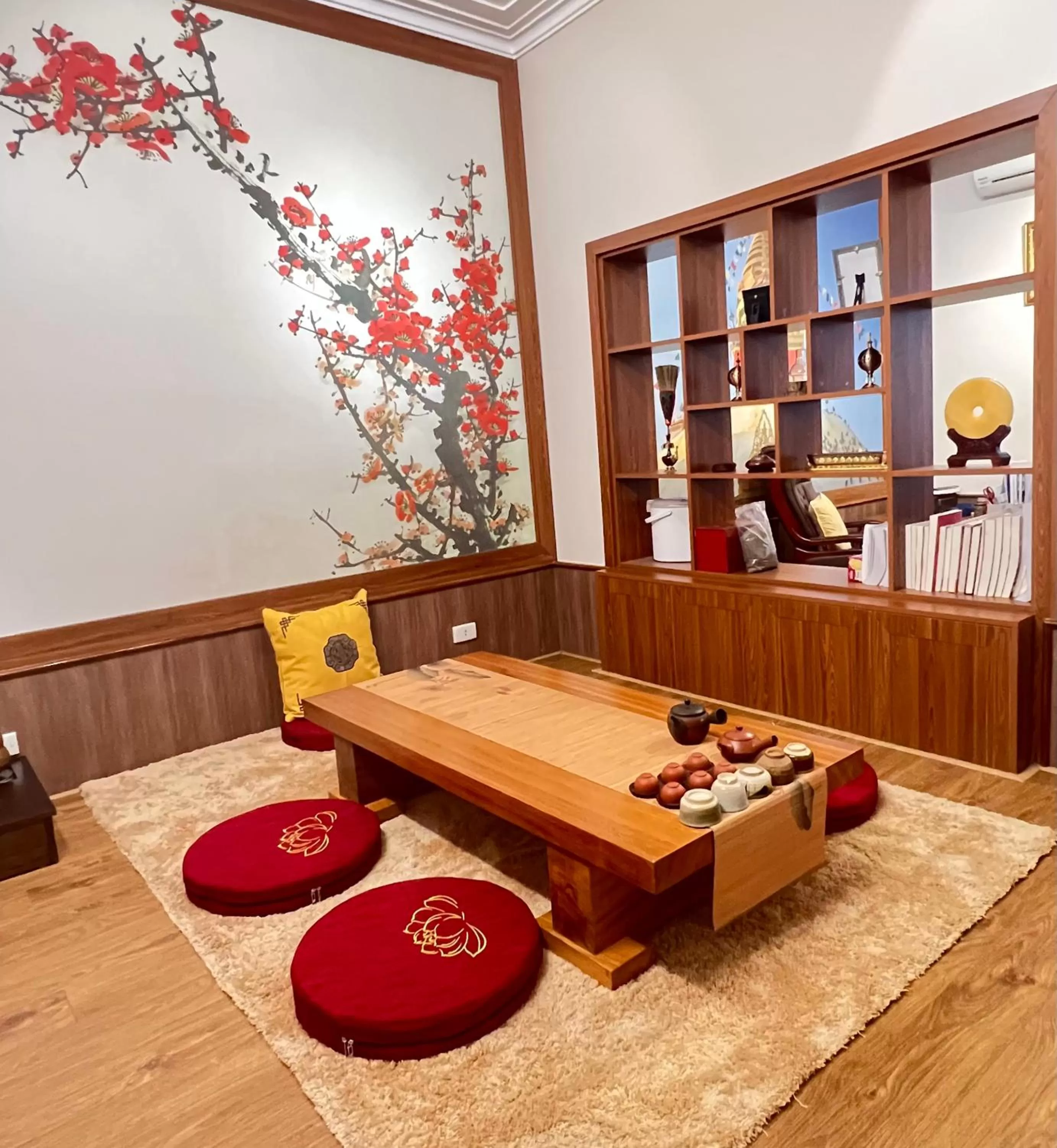 Library in Samatha Hotel Bai Chay, Ha Long