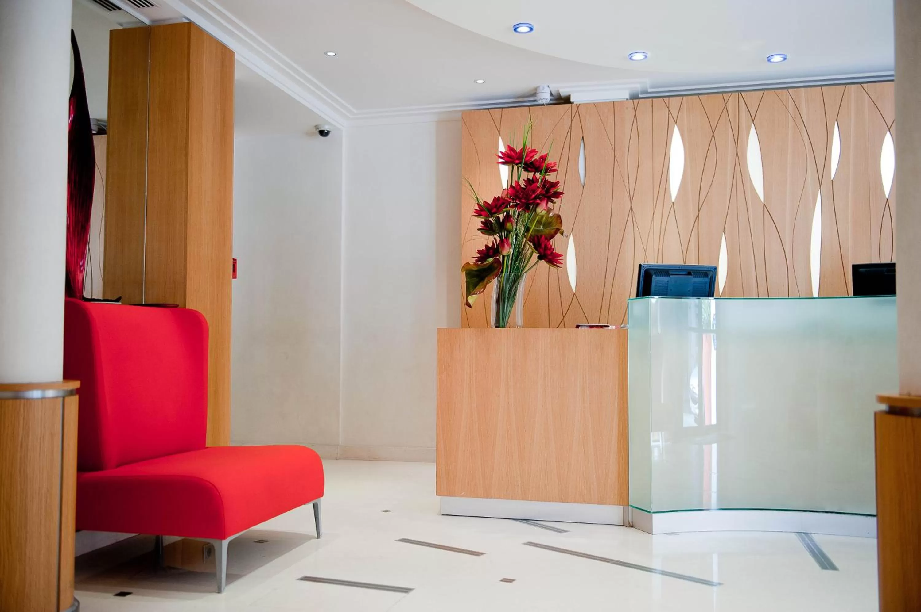 Lobby or reception in Westside Arc de Triomphe Hotel