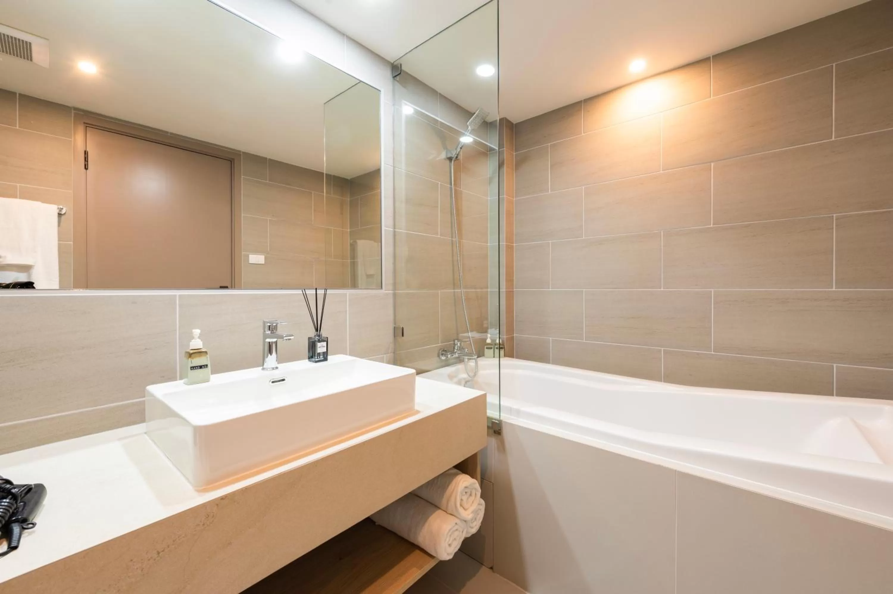 Shower in HOMA Si Racha