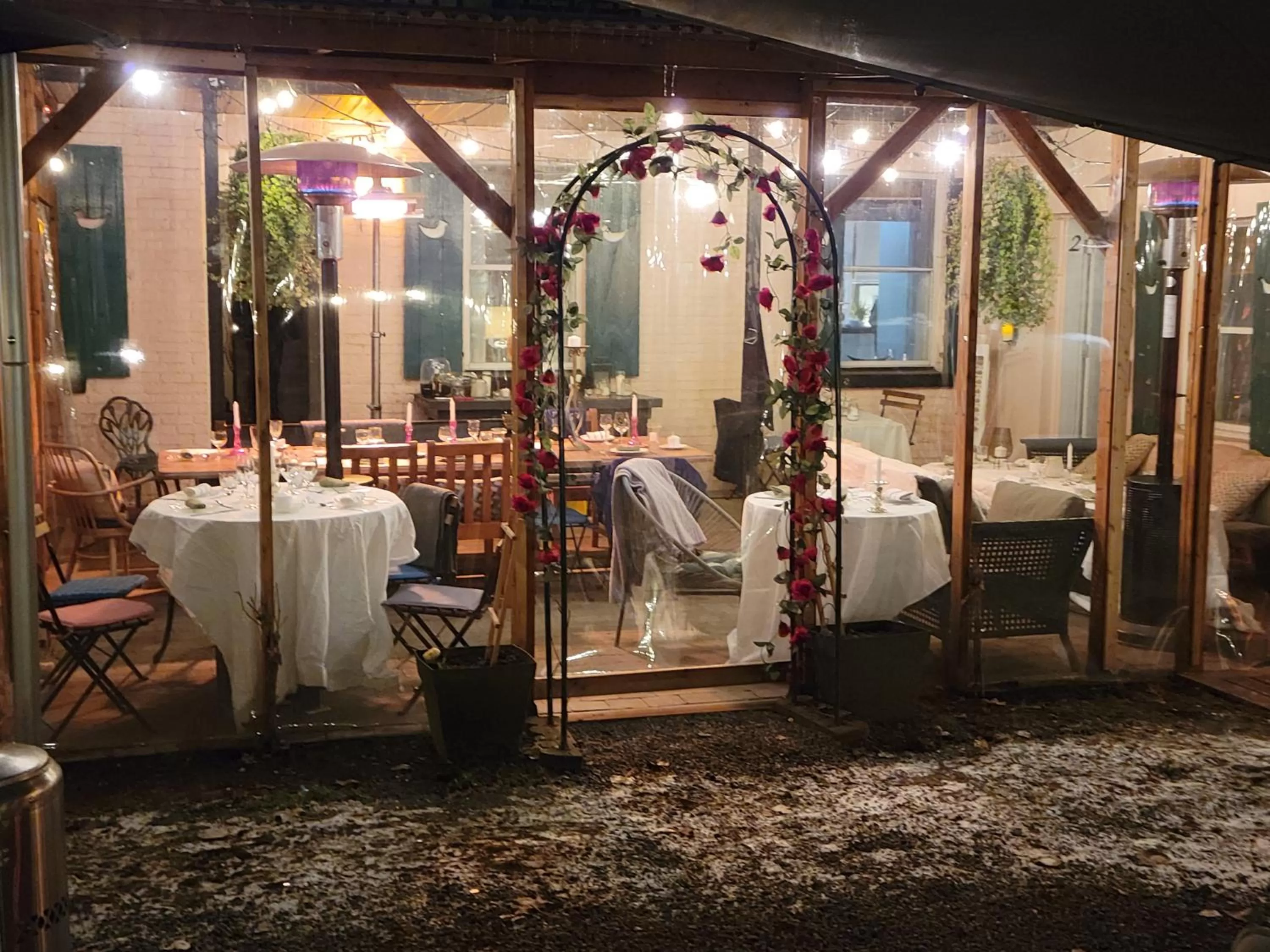 Restaurant/places to eat in L'Hotel Particulier Griffintown