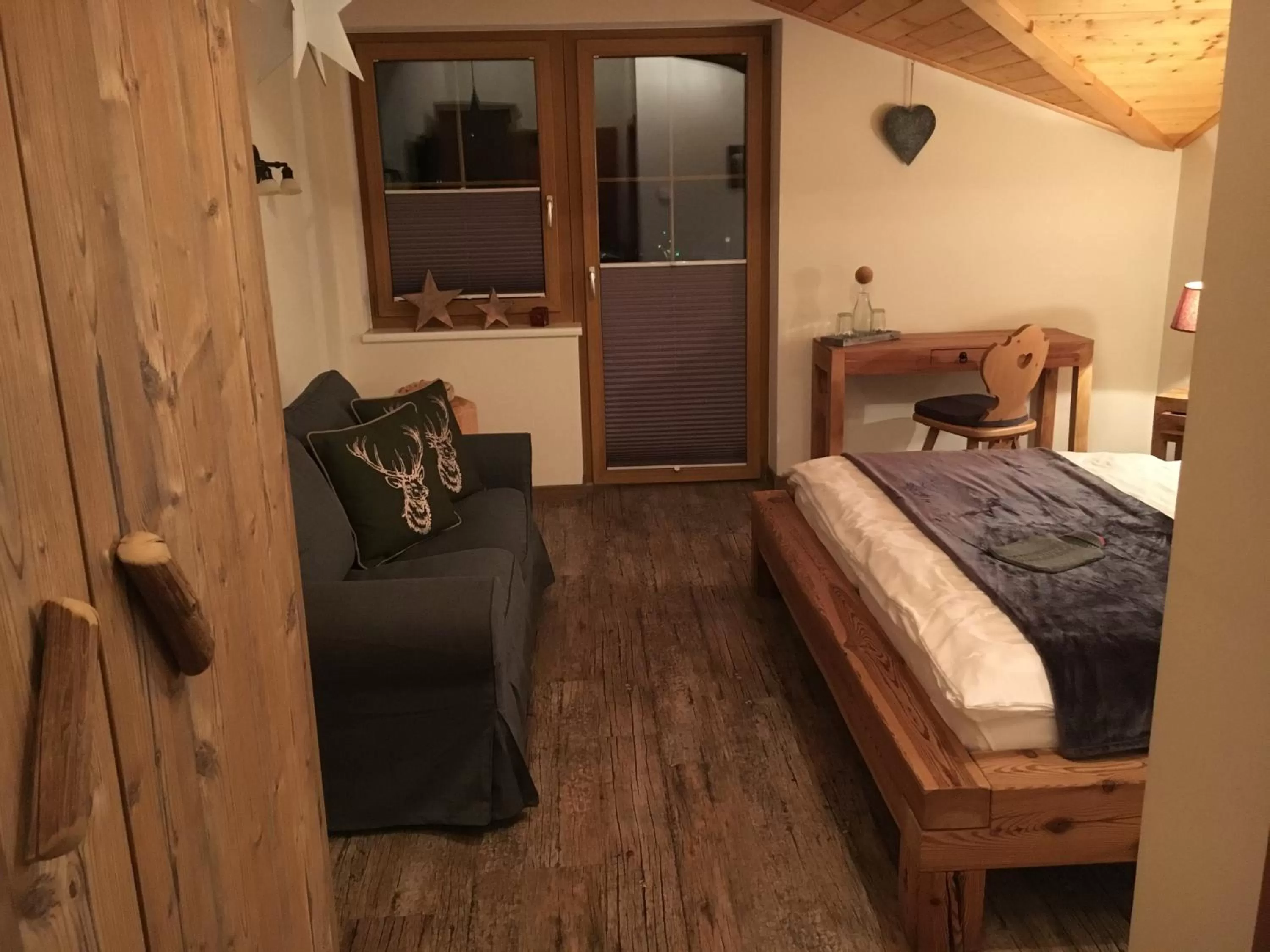 Photo of the whole room, Bed in Hotel zum Urviech -Erwachsenenhotel-