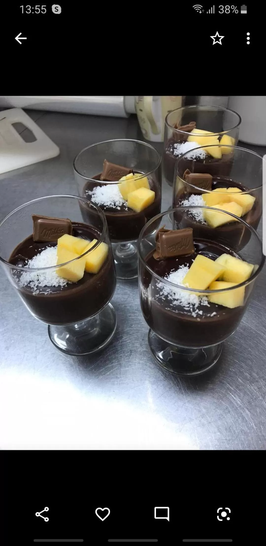 Food and drinks in Pure White