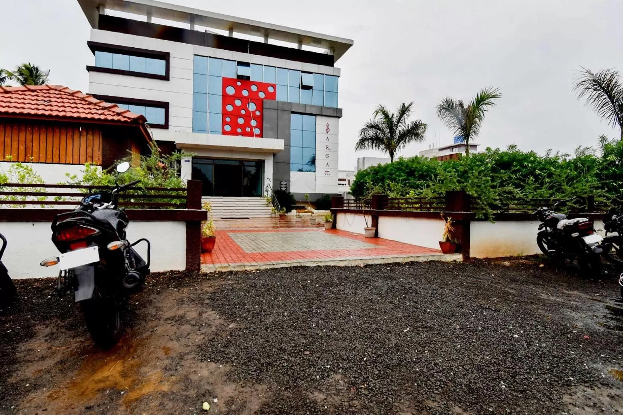 Facade/entrance, Property Building in OYO Flagship 43302 Hotel Sargam