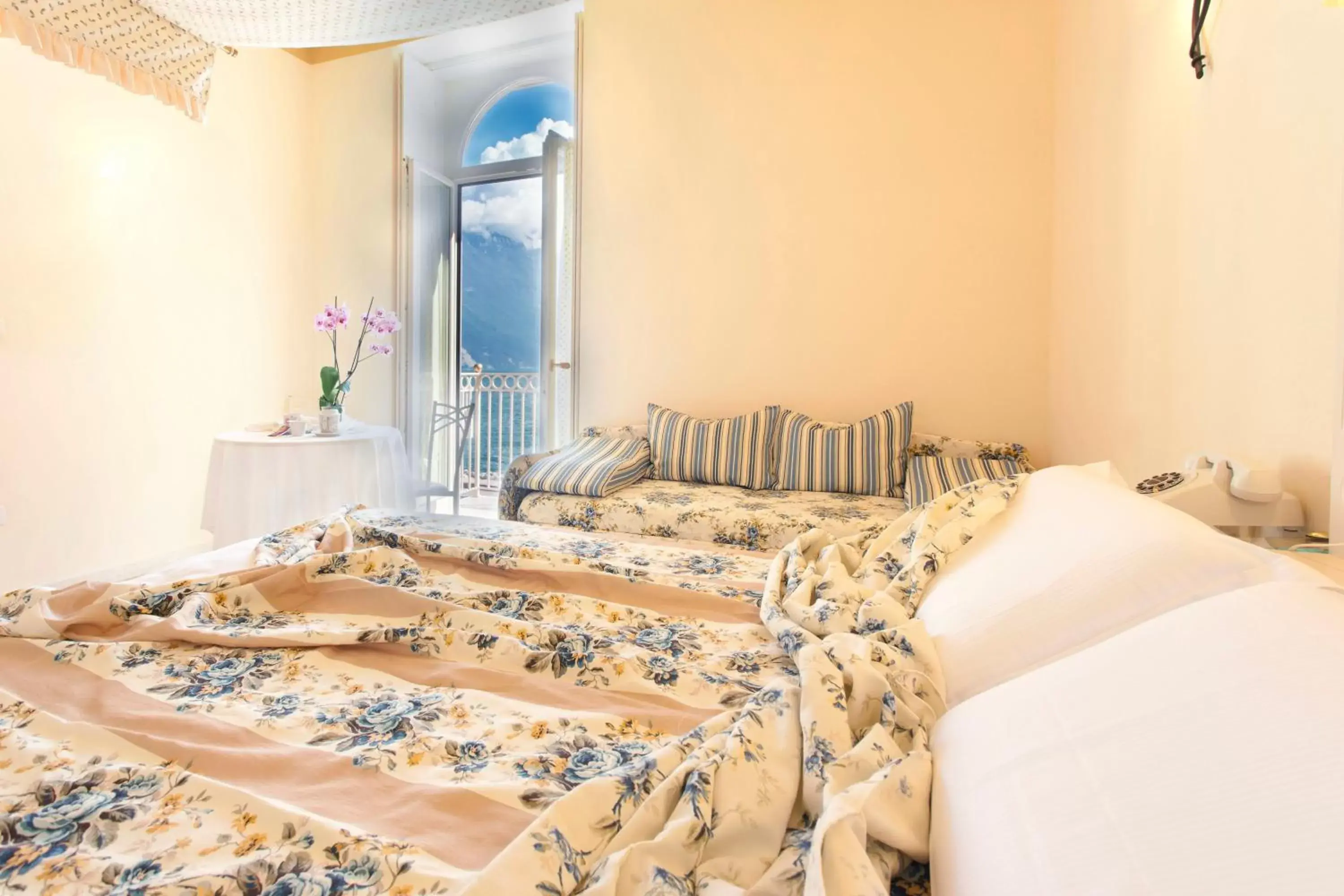 Superior Double Room with Balcony or Terrace, Lake Front in Bellavista Lakefront Superior Double Room with Balcony or Terrace, Lake Front in Bellavista Lakefront