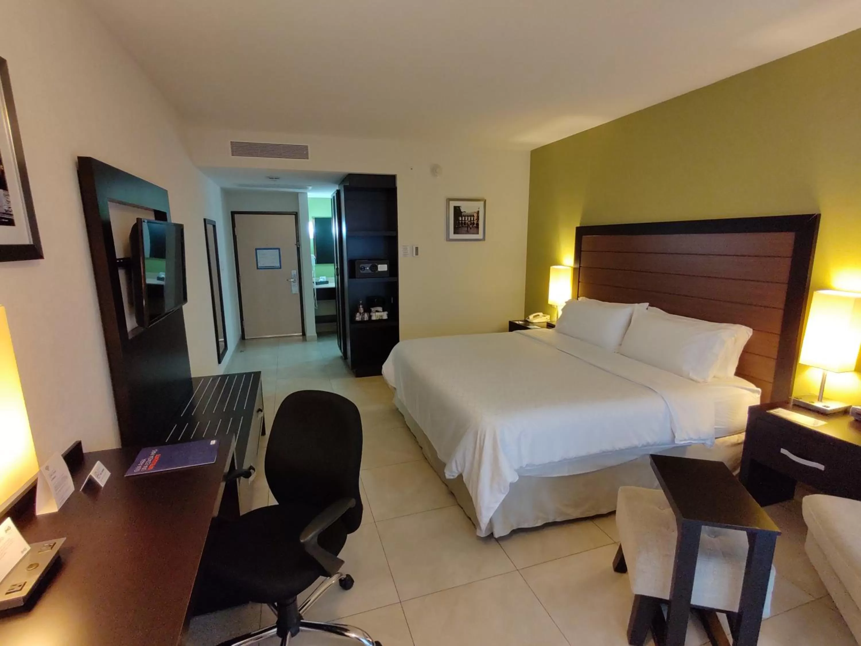Photo of the whole room in Holiday Inn Express Xalapa by IHG