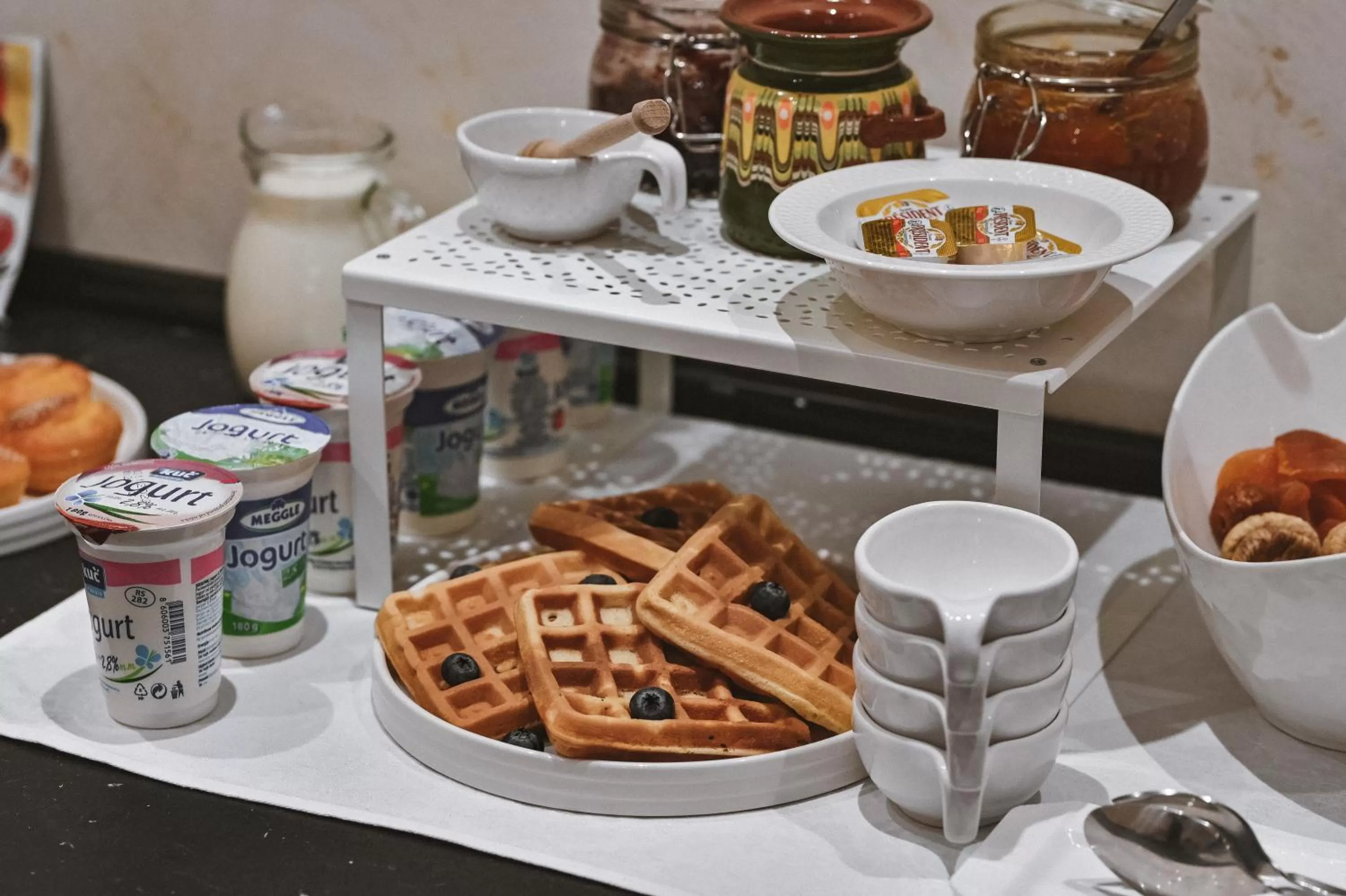 Food and drinks in Garni hotel BARUT