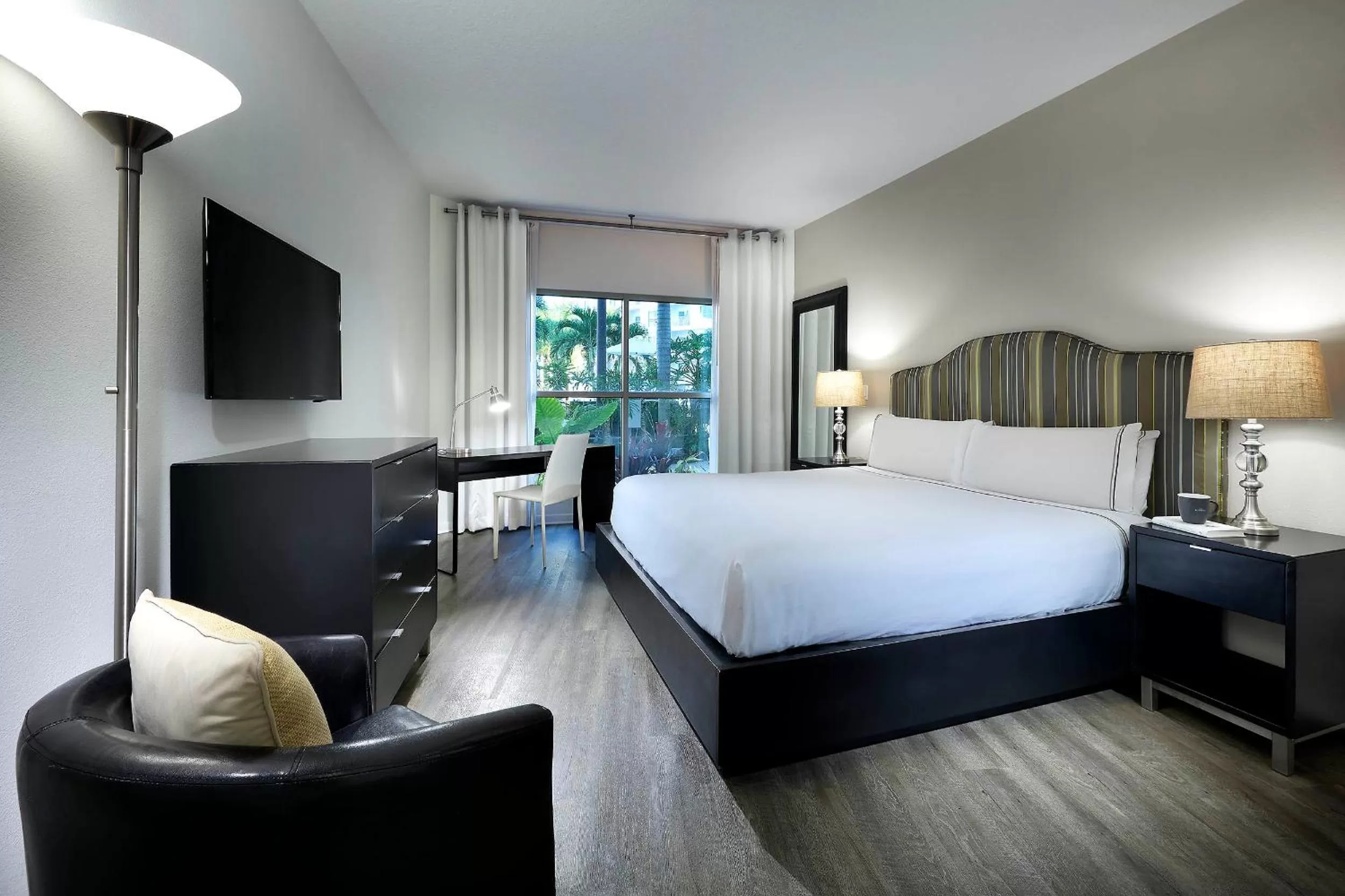 Photo of the whole room, Bed in Meliá Orlando Celebration