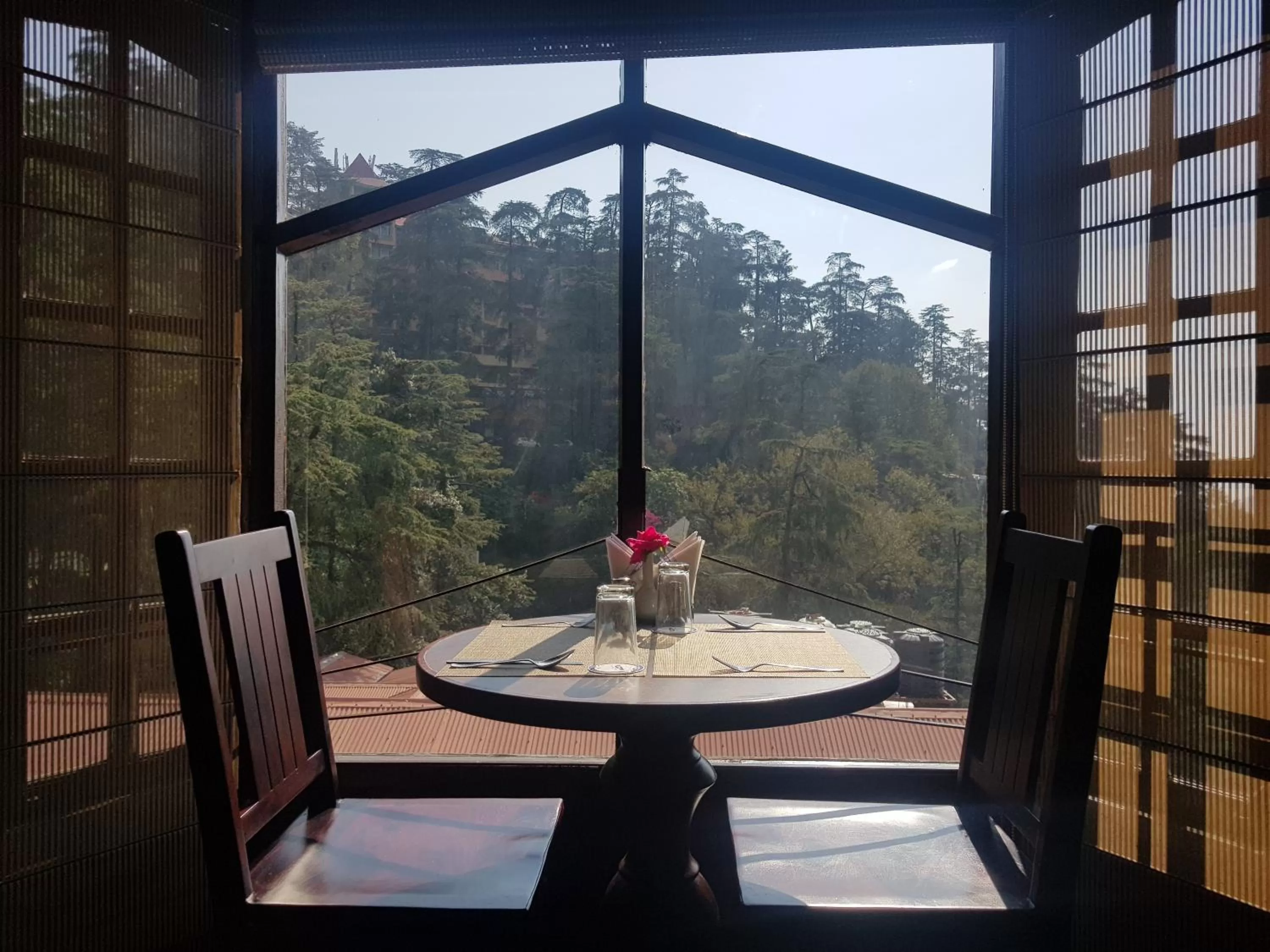 Restaurant/places to eat in Hotel Silverine