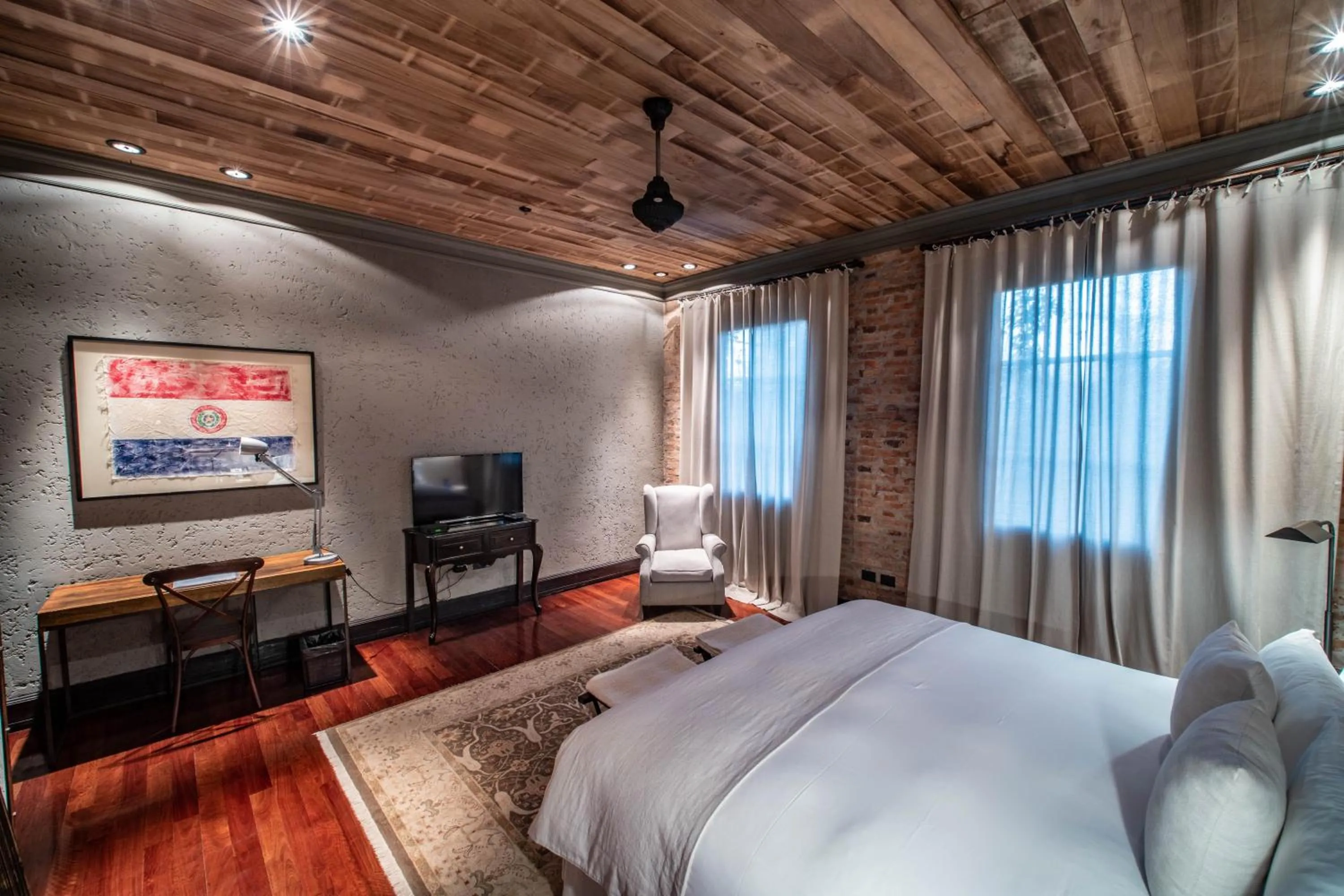 TV and multimedia, Bed in Factoria Hotel