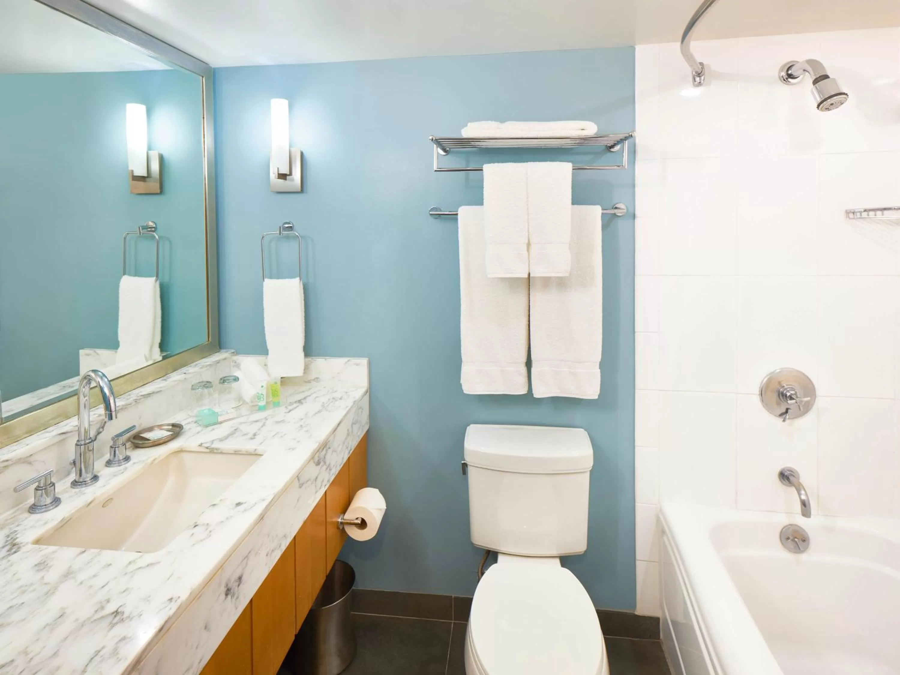 Bathroom in Ala Moana Honolulu by Mantra