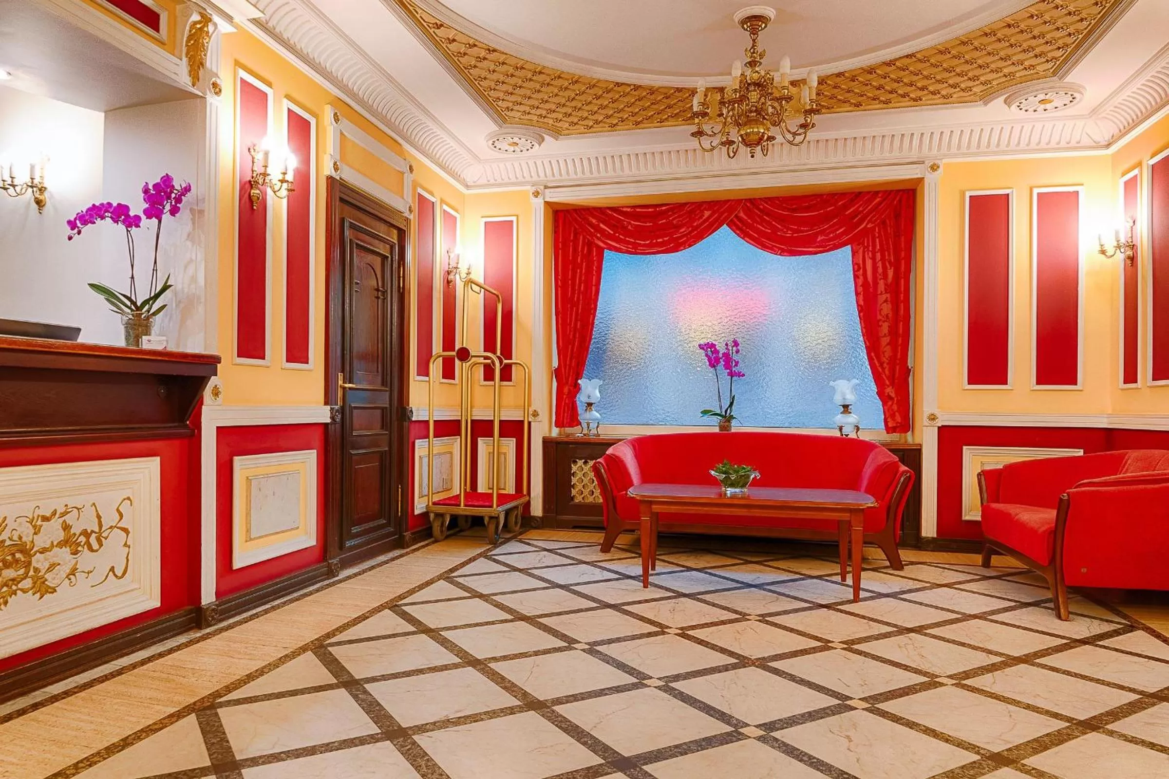 Lobby or reception in Focus Hotel Premium Pod Orłem