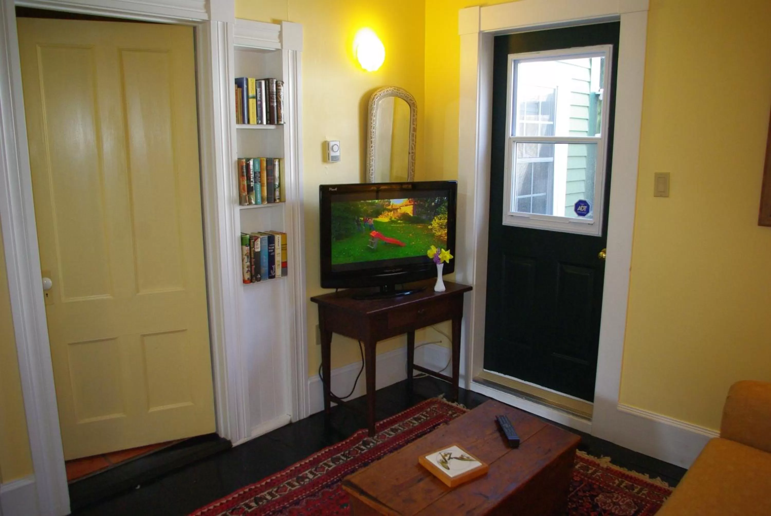 Day, TV/Entertainment Center in The Garrison House Inn
