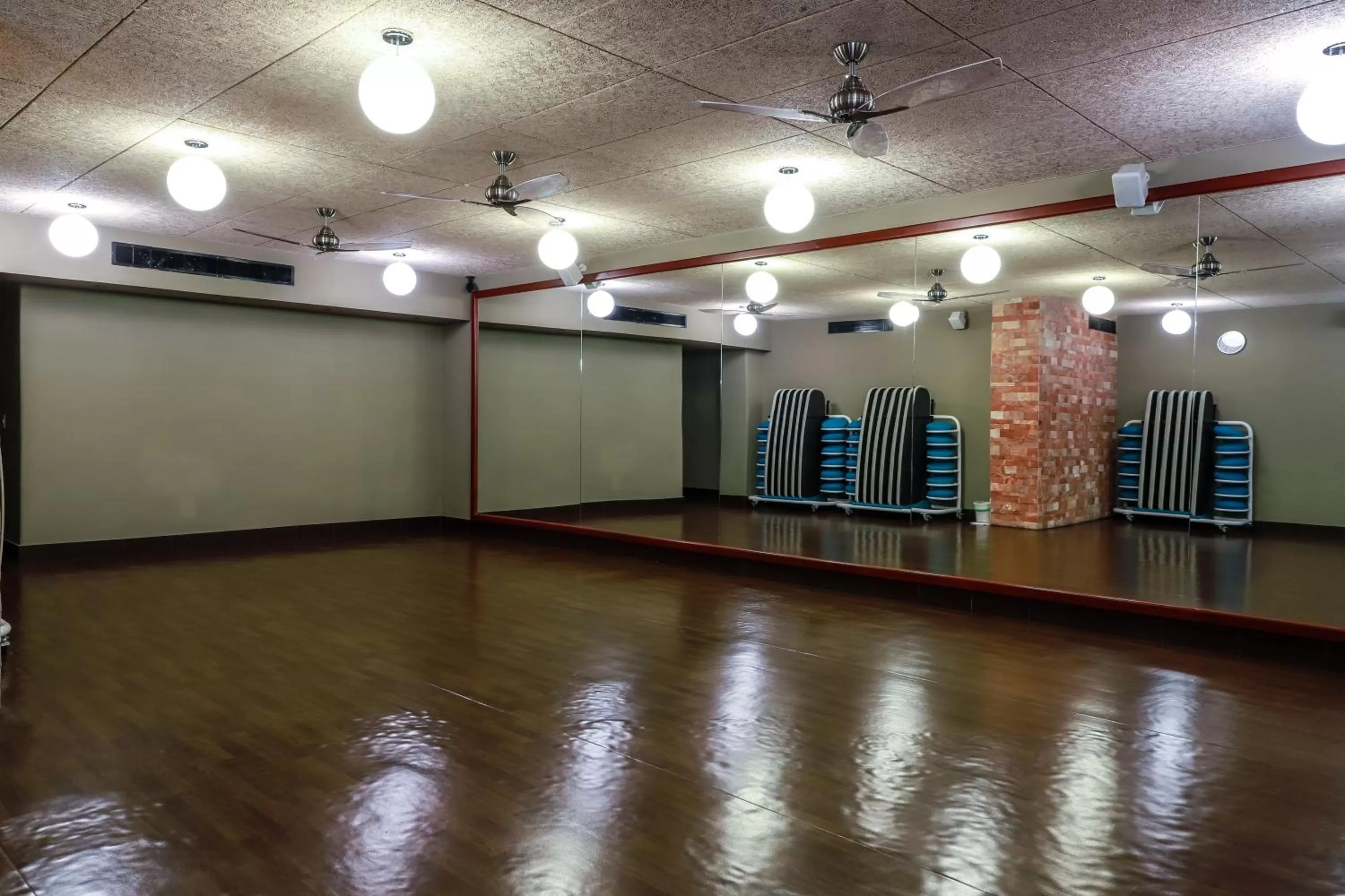 Fitness centre/facilities in Porto Playa Condo Hotel and Beach Club