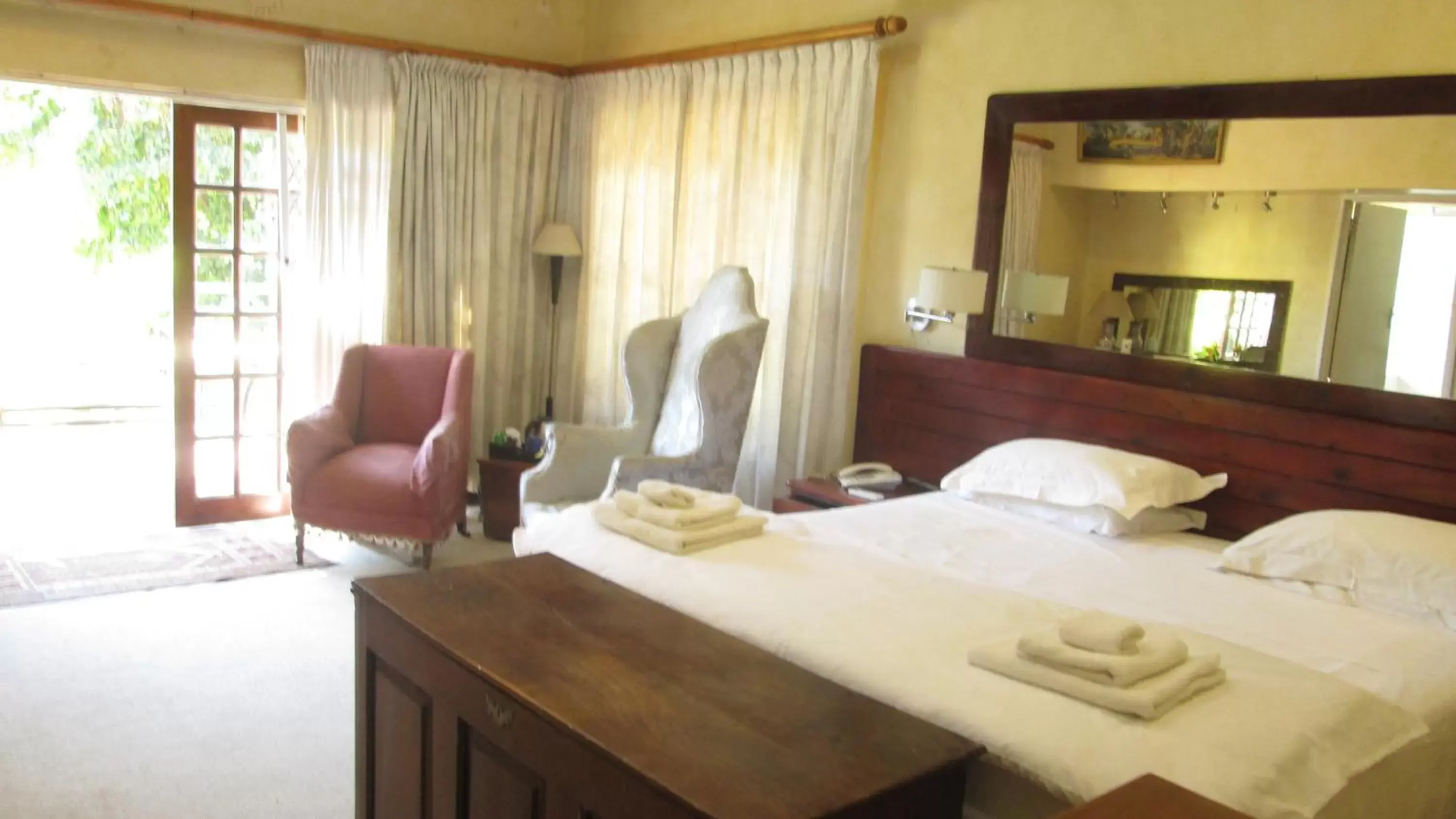 Junior Suite with Balcony in 12 FLEETWOOD Junior Suite with Balcony in 12 FLEETWOOD