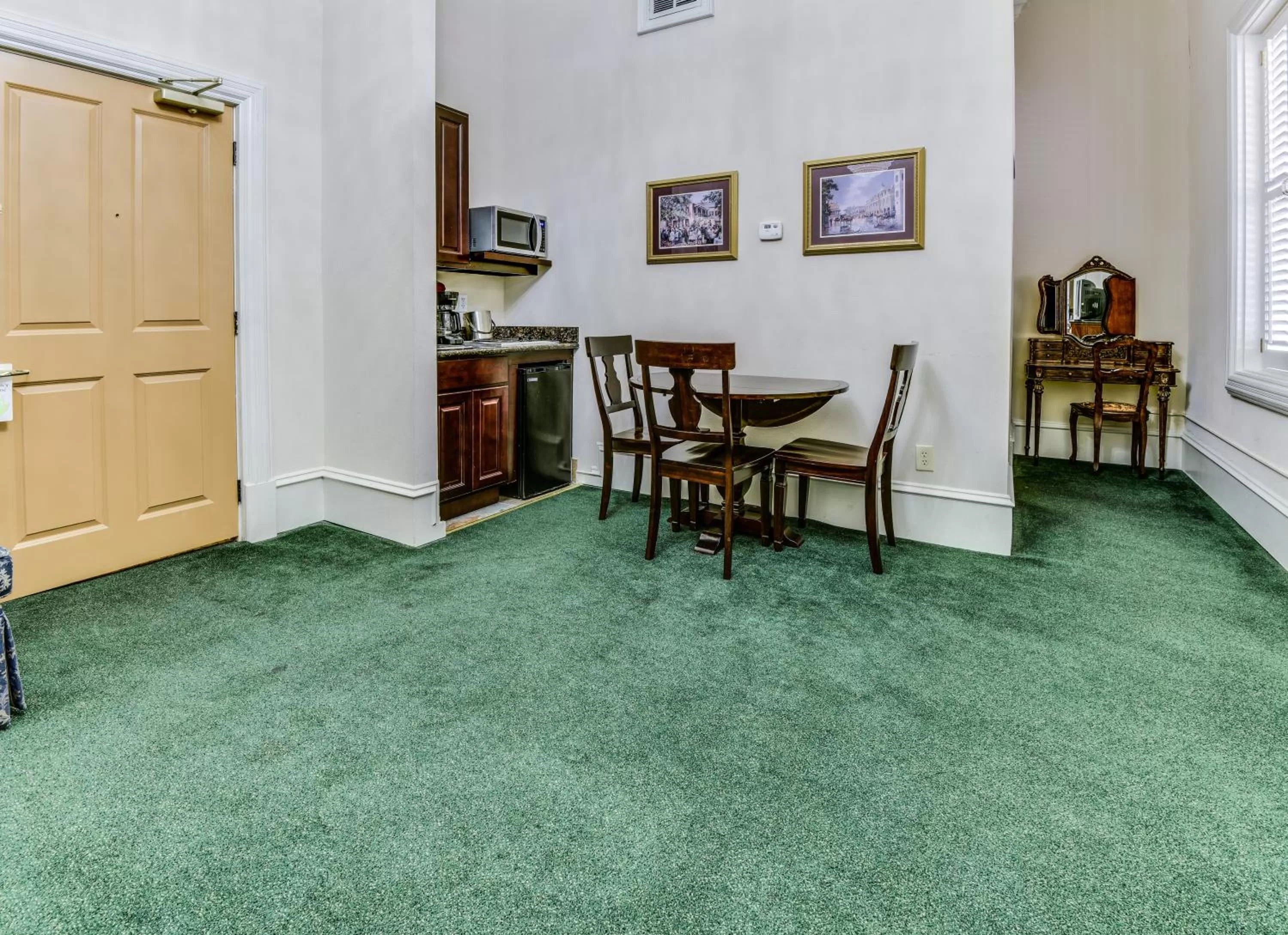 Dining area in Chateau Orleans