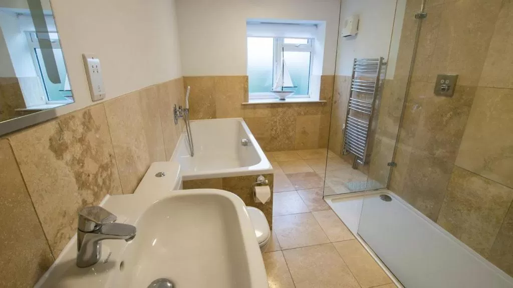 Shower in Chesil Beach Lodge Burton Bradstock Dorset DT64RJ