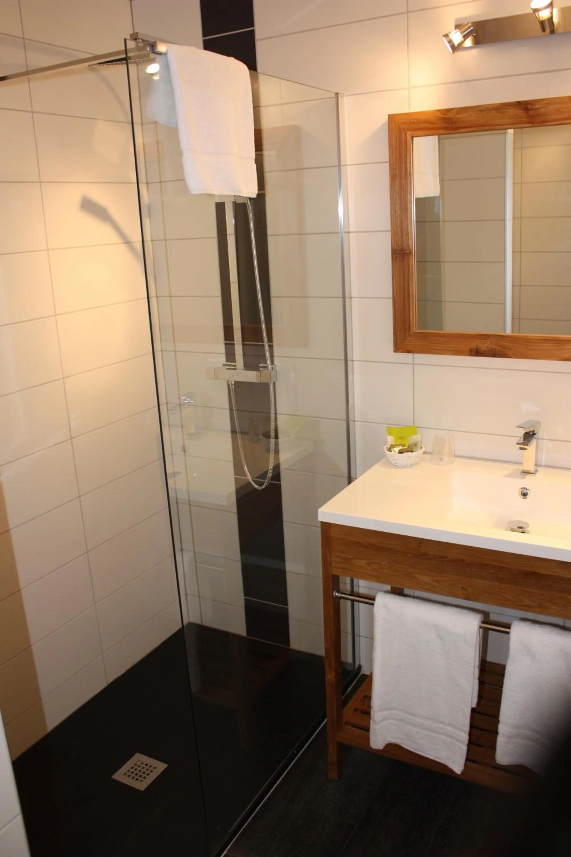 Double Room with Estuary view - Lower level in Logis Hôtel Restaurant La Citadelle