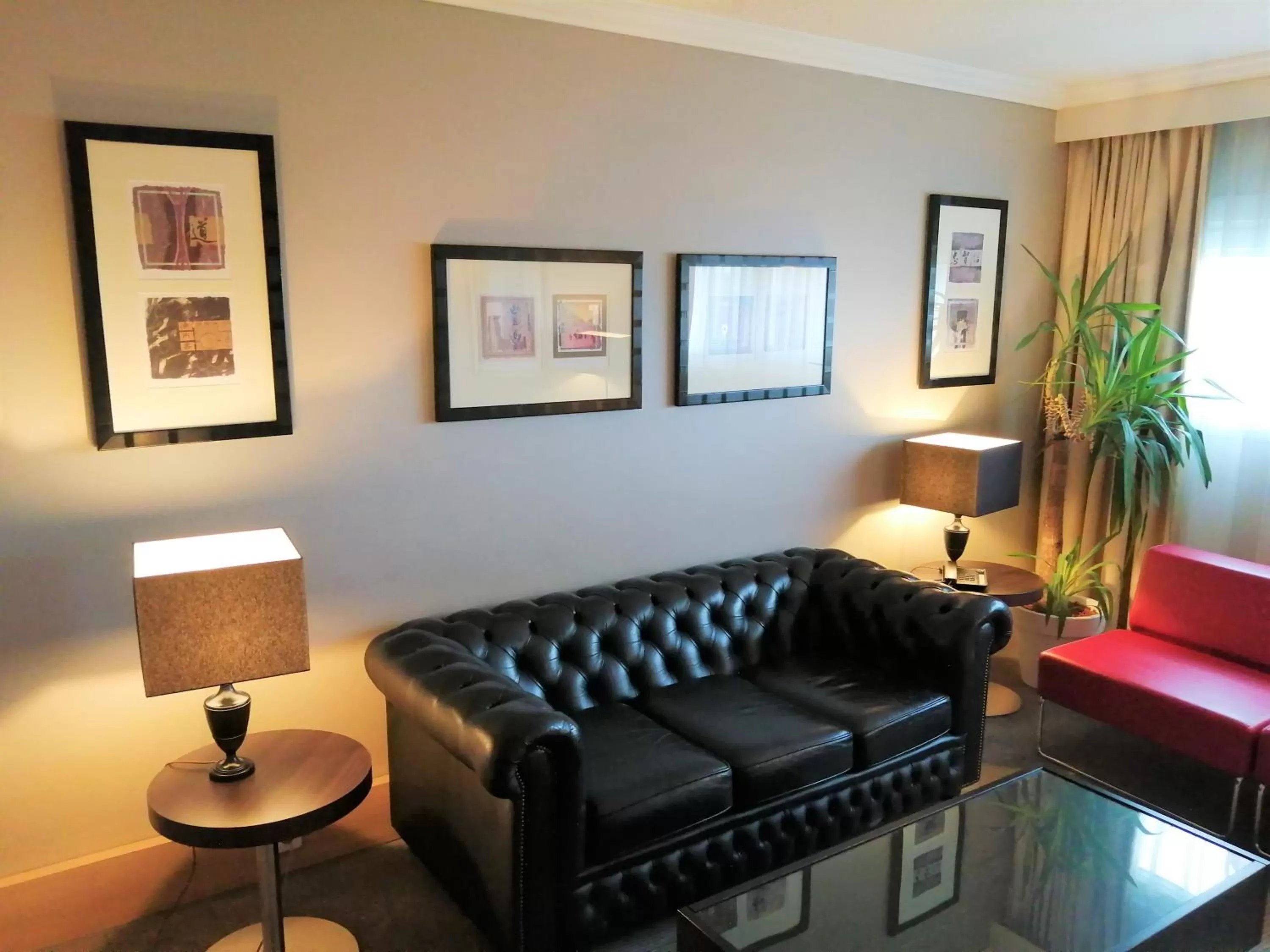 Seating area in Hotel Inn Paris CDG Airport